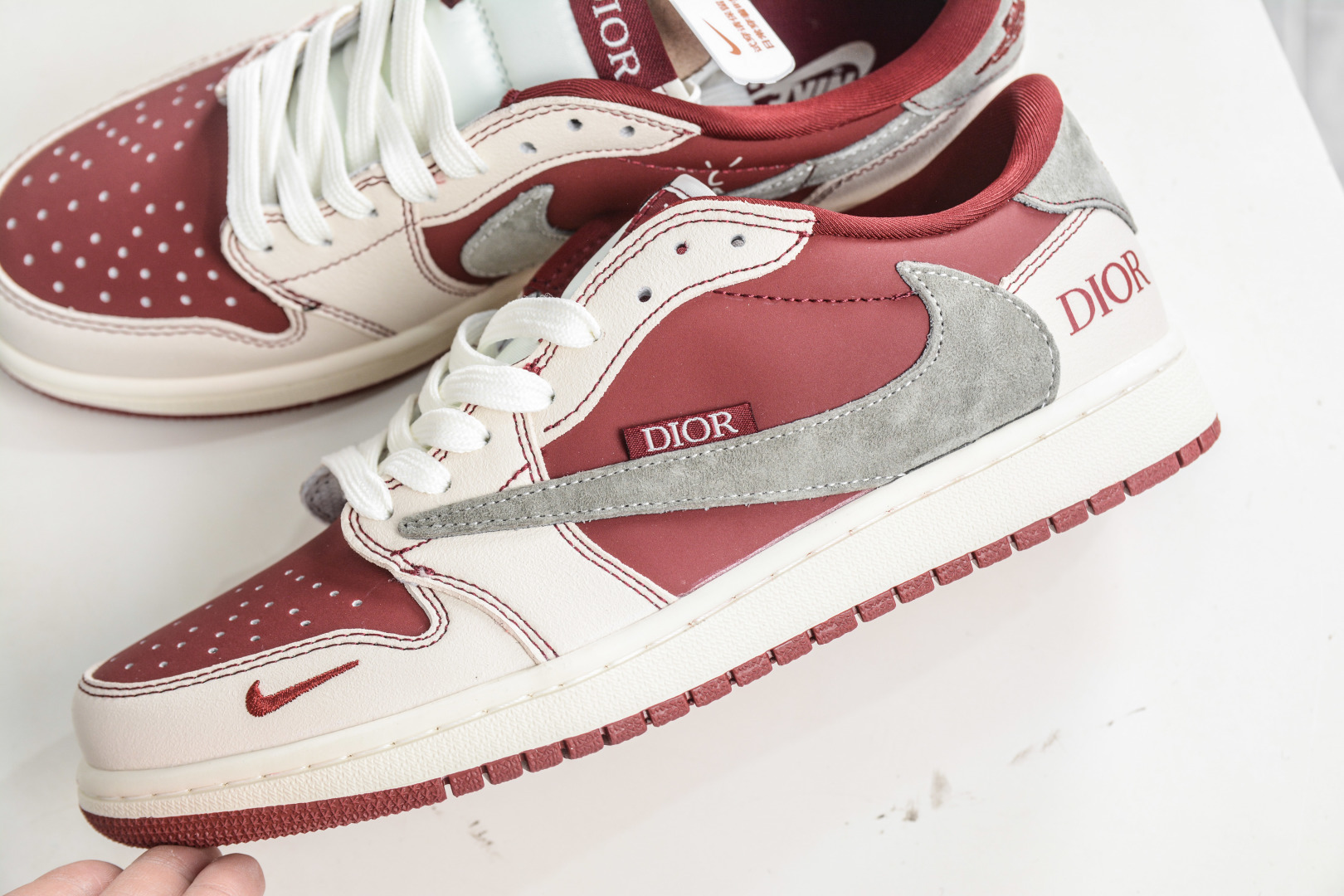 270 TS x Air Jordan x DIOR AJ1 Low 倒钩低帮迪奥联名-灰酒红 XS2025-082-Chinese UA Cheap High Quatity Brand Clothes Bags handbags Sneakers wholesale wholesaler seller from China Factory suppliers Fashion Clothing Shoes best Quality Beautiful Price 270 TS x Air Jordan x DIOR AJ1 Low 倒钩低帮迪奥联名-灰酒红 XS2025-082
