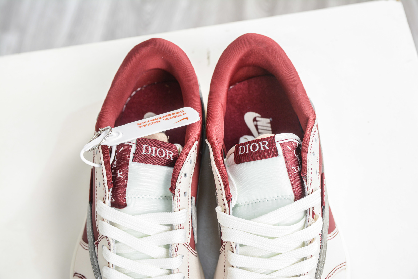 270 TS x Air Jordan x DIOR AJ1 Low 倒钩低帮迪奥联名-灰酒红 XS2025-082-Chinese UA Cheap High Quatity Brand Clothes Bags handbags Sneakers wholesale wholesaler seller from China Factory suppliers Fashion Clothing Shoes best Quality Beautiful Price 270 TS x Air Jordan x DIOR AJ1 Low 倒钩低帮迪奥联名-灰酒红 XS2025-082