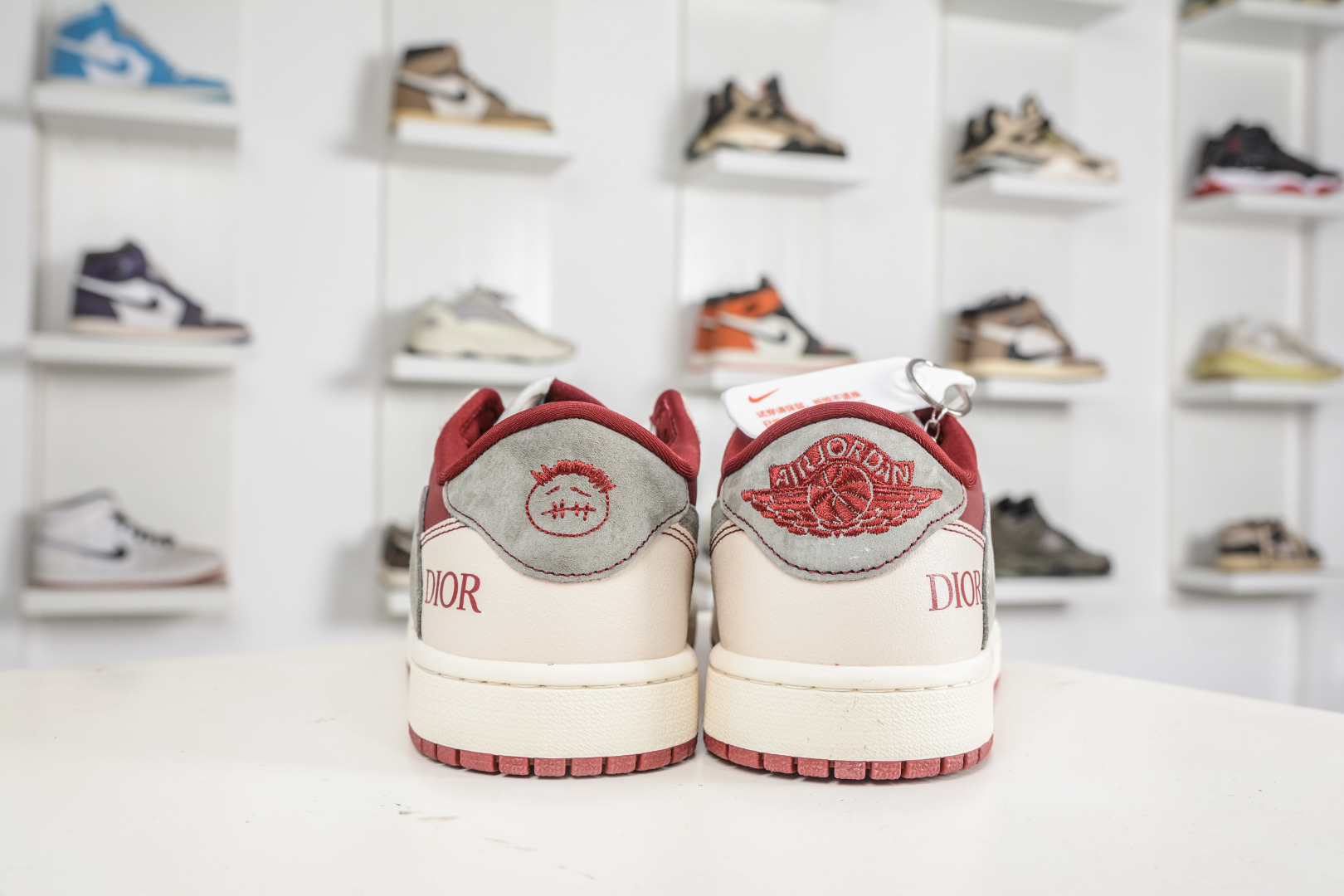270 TS x Air Jordan x DIOR AJ1 Low 倒钩低帮迪奥联名-灰酒红 XS2025-082-Chinese UA Cheap High Quatity Brand Clothes Bags handbags Sneakers wholesale wholesaler seller from China Factory suppliers Fashion Clothing Shoes best Quality Beautiful Price 270 TS x Air Jordan x DIOR AJ1 Low 倒钩低帮迪奥联名-灰酒红 XS2025-082