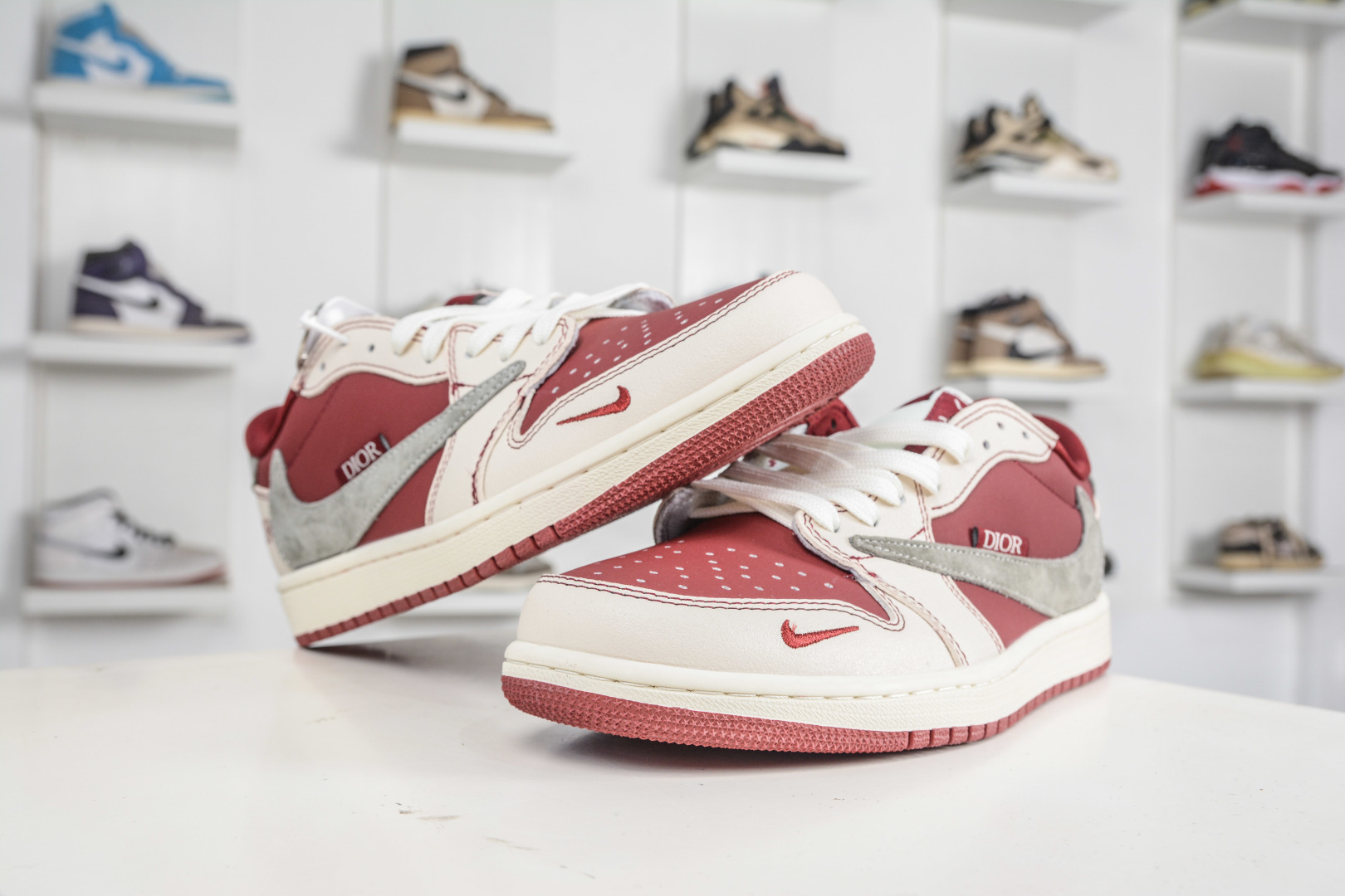 270 TS x Air Jordan x DIOR AJ1 Low 倒钩低帮迪奥联名-灰酒红 XS2025-082-Chinese UA Cheap High Quatity Brand Clothes Bags handbags Sneakers wholesale wholesaler seller from China Factory suppliers Fashion Clothing Shoes best Quality Beautiful Price 270 TS x Air Jordan x DIOR AJ1 Low 倒钩低帮迪奥联名-灰酒红 XS2025-082