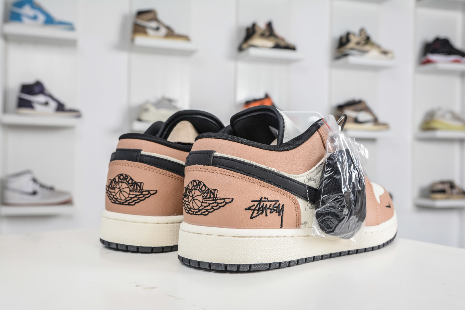 270 Air Jordan 1 Retro Low x Stussy 斯图西联名-米棕黑 LL8888-003-Chinese UA Cheap High Quatity Brand Clothes Bags handbags Sneakers wholesale wholesaler seller from China Factory suppliers Fashion Clothing Shoes best Quality Beautiful Price 270 Air Jordan 1 Retro Low x Stussy 斯图西联名-米棕黑 LL8888-003