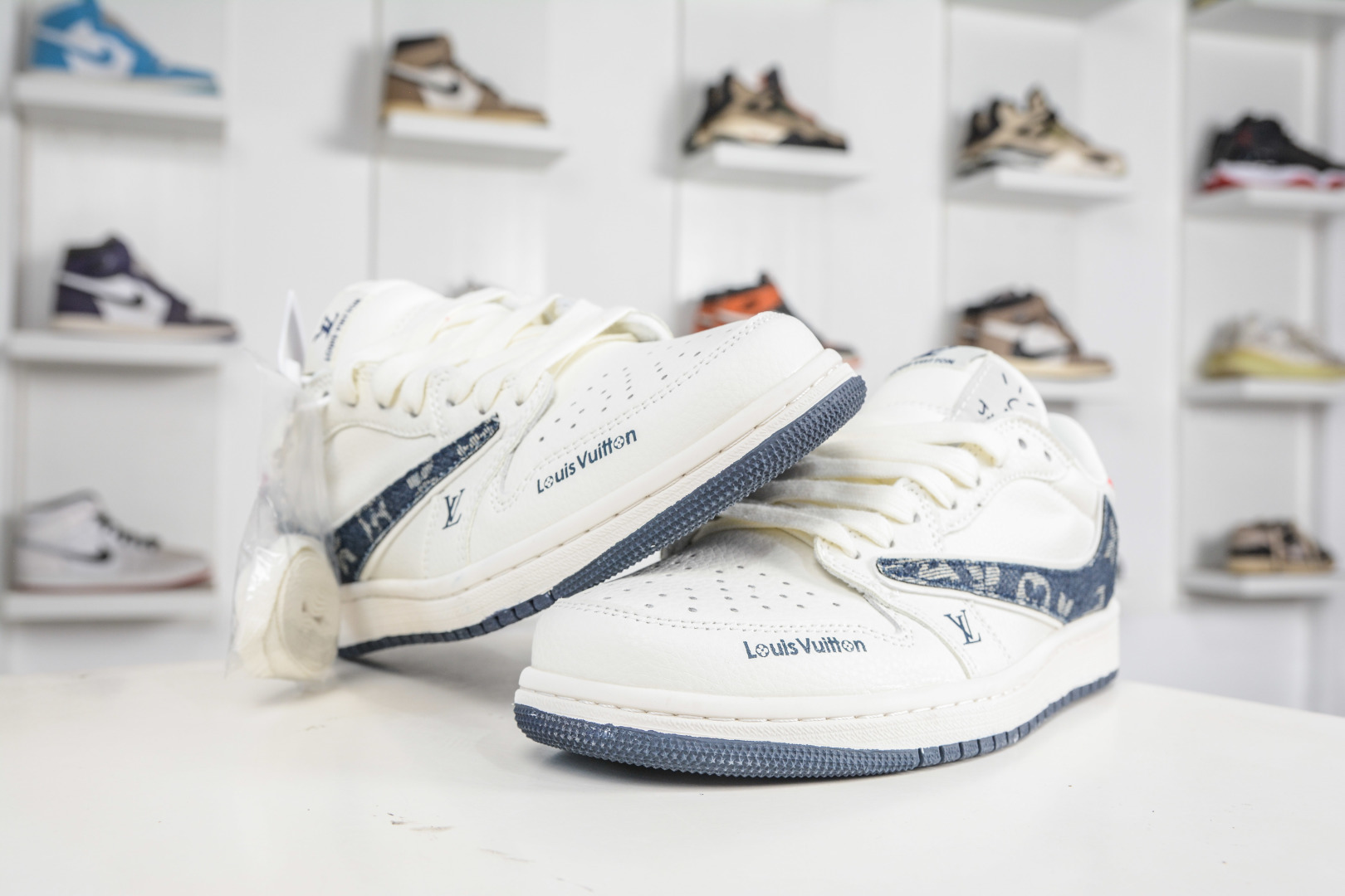 270 TS x Air Jordan x Louis Vuitton AJ1 Low 倒钩低帮LV联名-蓝红牛仔勾 JW1188-168-Chinese UA Cheap High Quatity Brand Clothes Bags handbags Sneakers wholesale wholesaler seller from China Factory suppliers Fashion Clothing Shoes best Quality Beautiful Price 270 TS x Air Jordan x Louis Vuitton AJ1 Low 倒钩低帮LV联名-蓝红牛仔勾 JW1188-168
