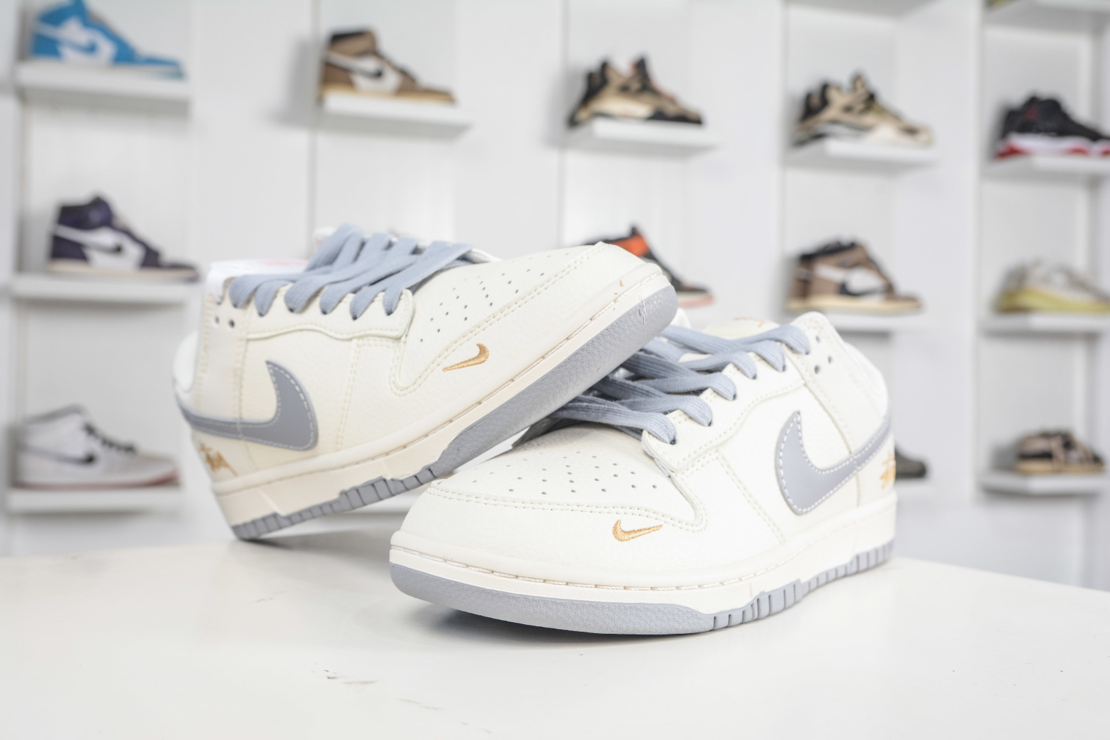 270 Nike SB Dunk Low X Stussy 斯图西联名-白灰小金钩 JP1628-040-Chinese UA Cheap High Quatity Brand Clothes Bags handbags Sneakers wholesale wholesaler seller from China Factory suppliers Fashion Clothing Shoes best Quality Beautiful Price 270 Nike SB Dunk Low X Stussy 斯图西联名-白灰小金钩 JP1628-040