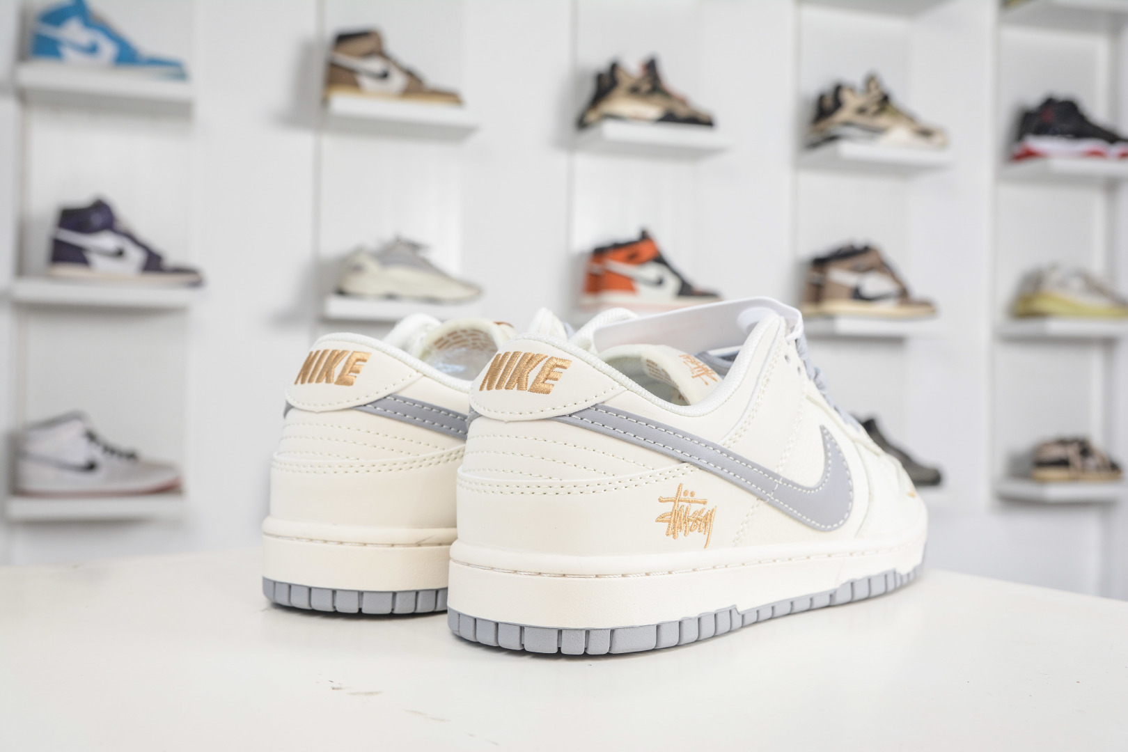 270 Nike SB Dunk Low X Stussy 斯图西联名-白灰小金钩 JP1628-040-Chinese UA Cheap High Quatity Brand Clothes Bags handbags Sneakers wholesale wholesaler seller from China Factory suppliers Fashion Clothing Shoes best Quality Beautiful Price 270 Nike SB Dunk Low X Stussy 斯图西联名-白灰小金钩 JP1628-040