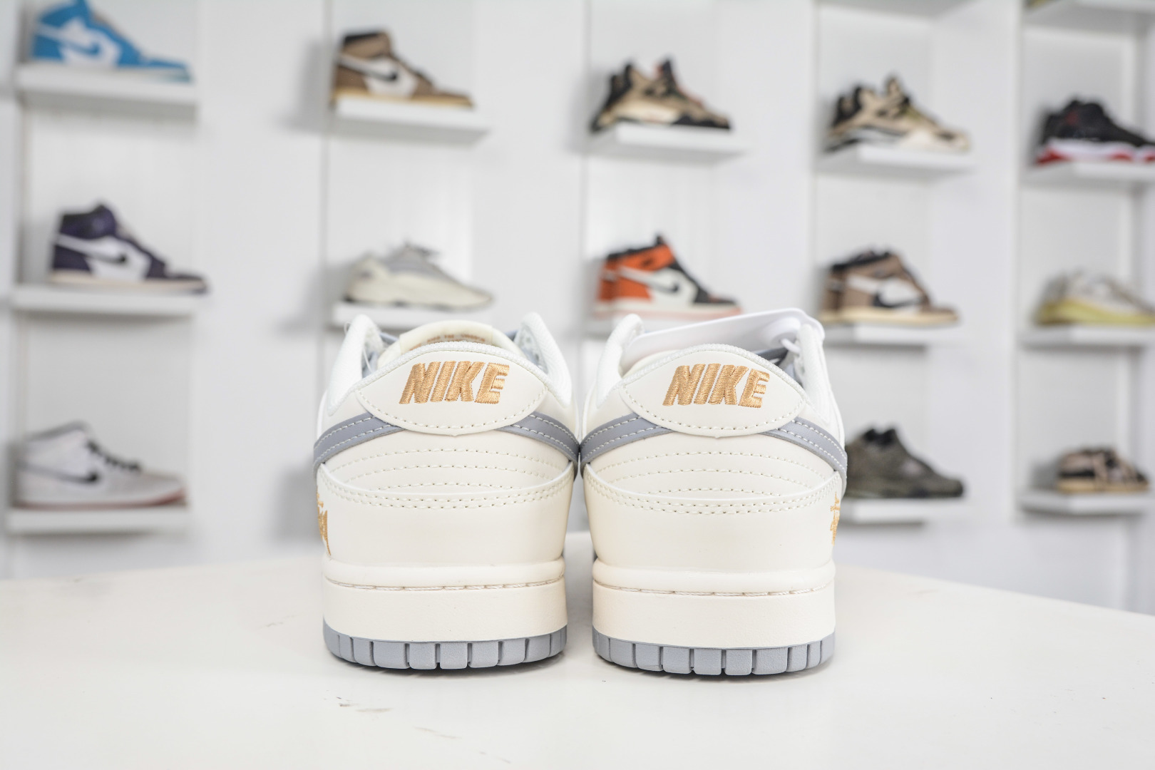 270 Nike SB Dunk Low X Stussy 斯图西联名-白灰小金钩 JP1628-040-Chinese UA Cheap High Quatity Brand Clothes Bags handbags Sneakers wholesale wholesaler seller from China Factory suppliers Fashion Clothing Shoes best Quality Beautiful Price 270 Nike SB Dunk Low X Stussy 斯图西联名-白灰小金钩 JP1628-040