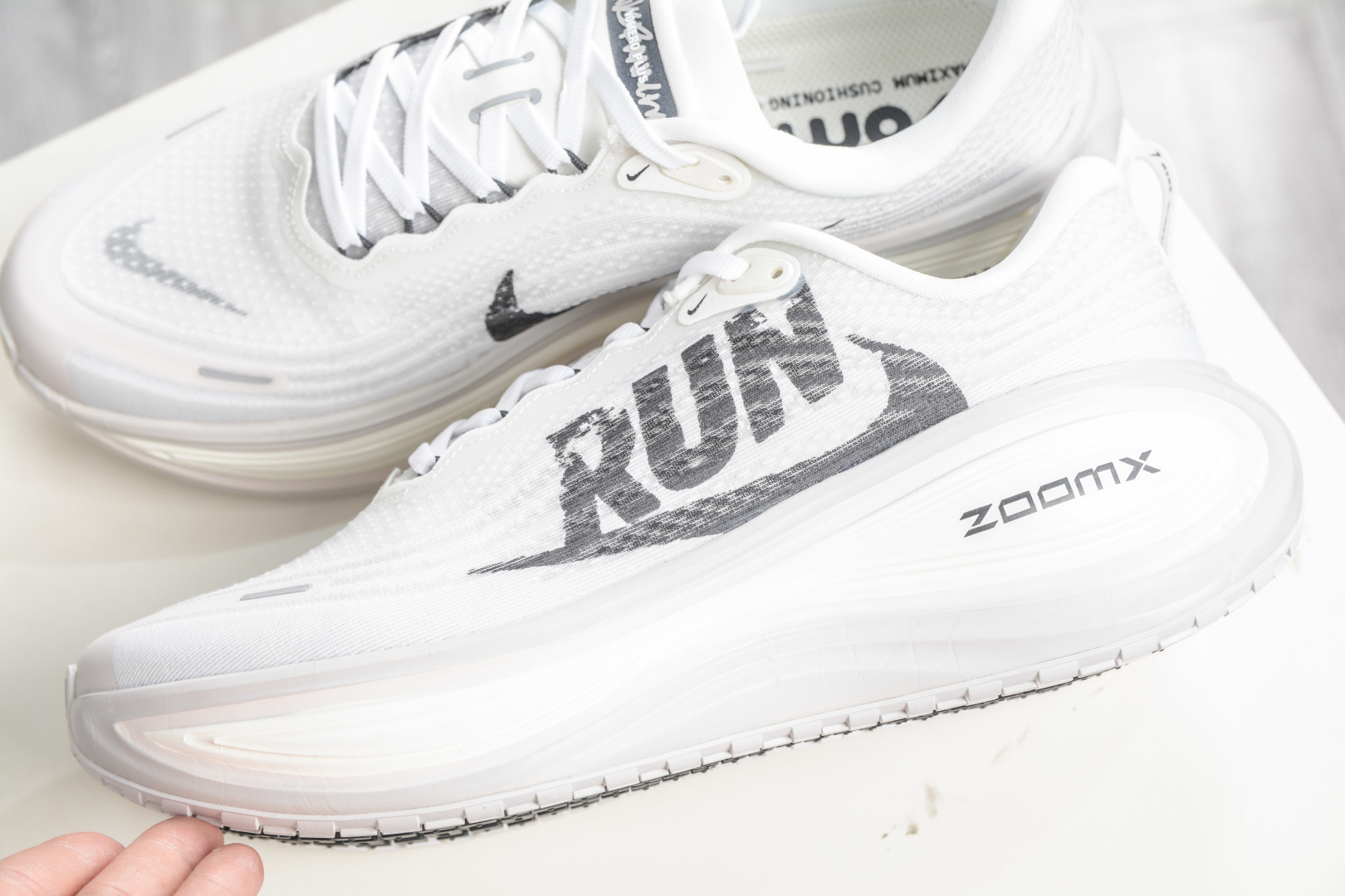 180 X版 Nike Air Zoom Vomero PLUS 全新科技提前原鞋开发 运动跑鞋 IH2268-100-Chinese UA Cheap High Quatity Brand Clothes Bags handbags Sneakers wholesale wholesaler seller from China Factory suppliers Fashion Clothing Shoes best Quality Beautiful Price 180 X版 Nike Air Zoom Vomero PLUS 全新科技提前原鞋开发 运动跑鞋 IH2268-100