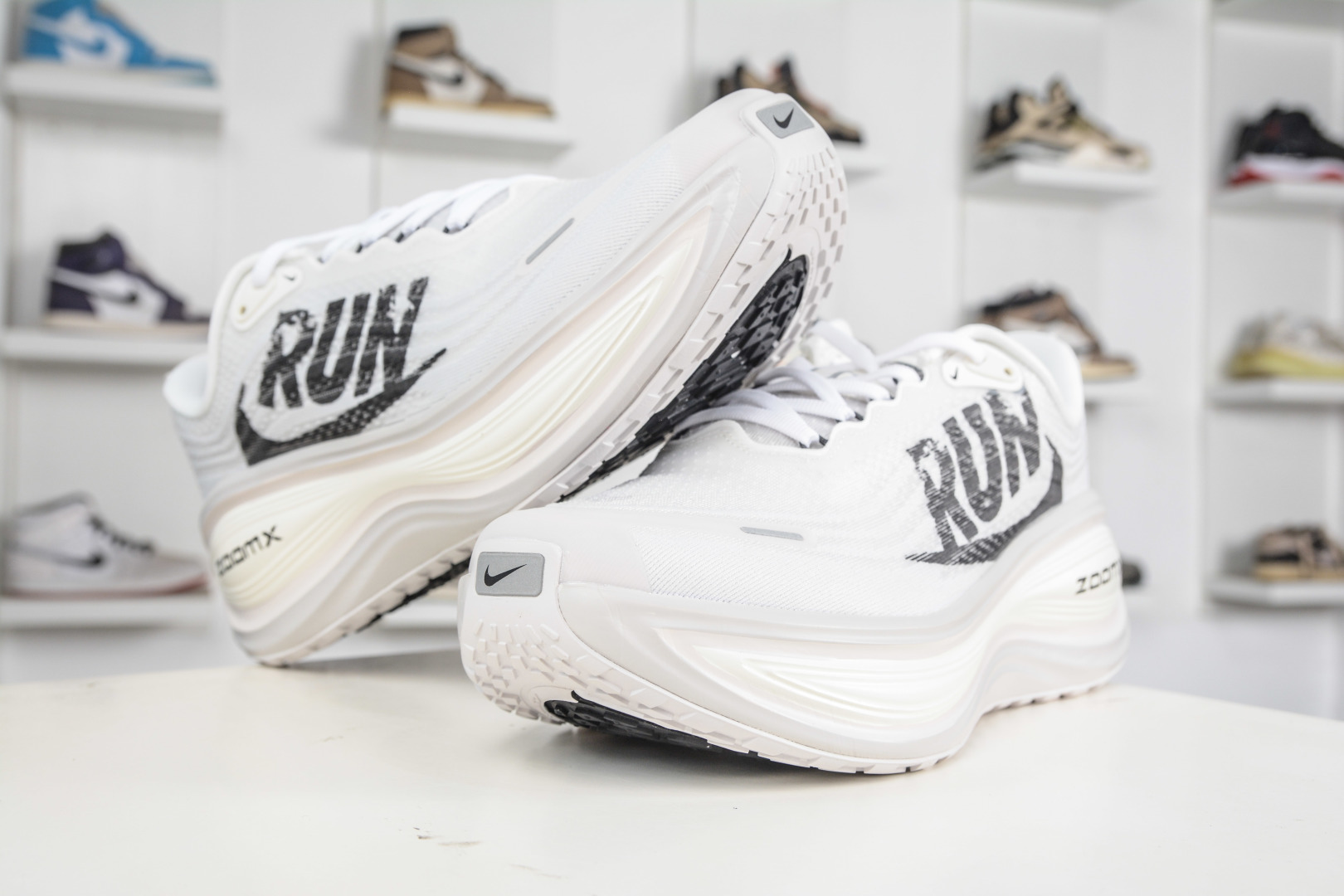 180 X版 Nike Air Zoom Vomero PLUS 全新科技提前原鞋开发 运动跑鞋 IH2268-100-Chinese UA Cheap High Quatity Brand Clothes Bags handbags Sneakers wholesale wholesaler seller from China Factory suppliers Fashion Clothing Shoes best Quality Beautiful Price 180 X版 Nike Air Zoom Vomero PLUS 全新科技提前原鞋开发 运动跑鞋 IH2268-100