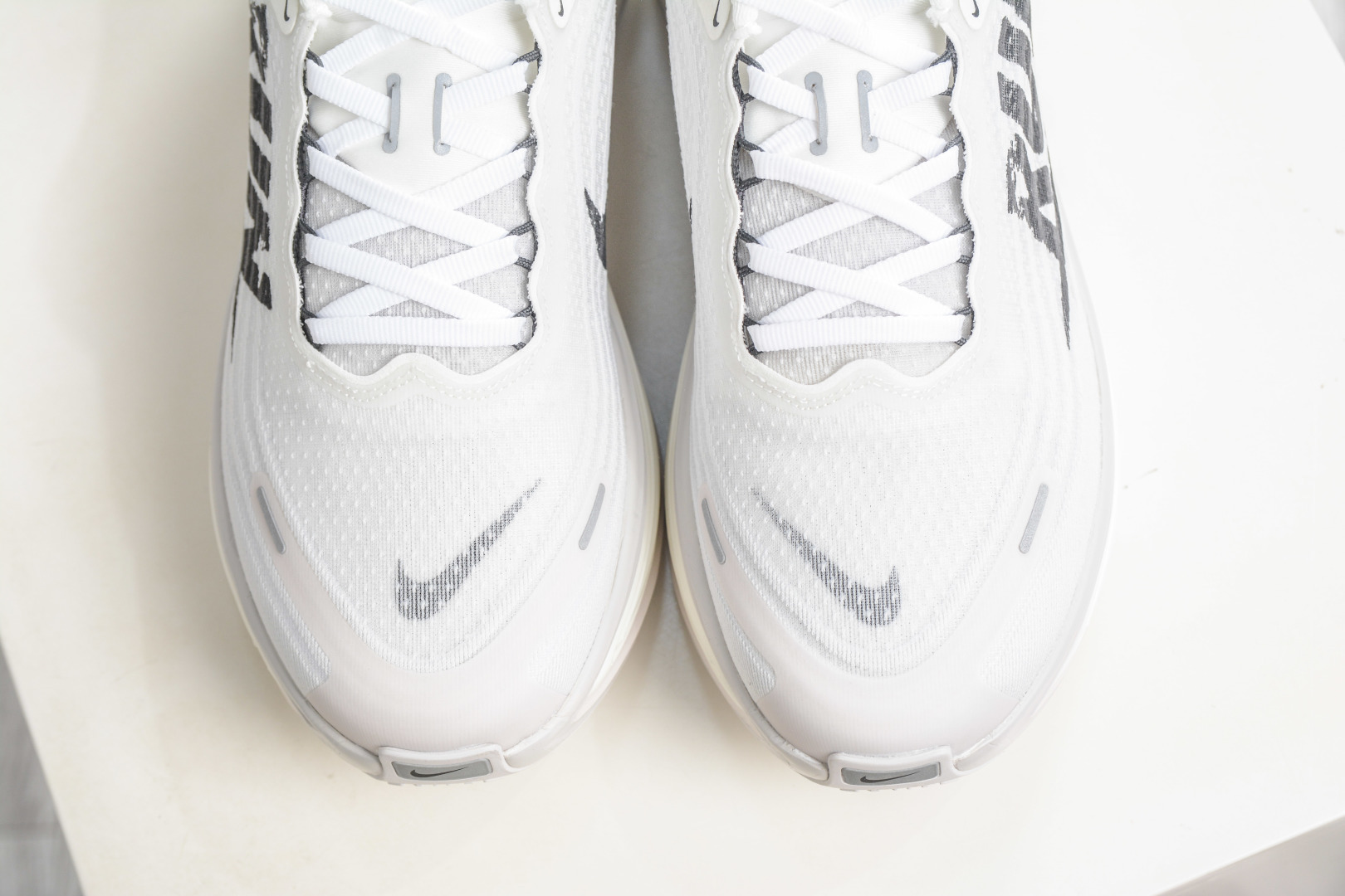 180 X版 Nike Air Zoom Vomero PLUS 全新科技提前原鞋开发 运动跑鞋 IH2268-100-Chinese UA Cheap High Quatity Brand Clothes Bags handbags Sneakers wholesale wholesaler seller from China Factory suppliers Fashion Clothing Shoes best Quality Beautiful Price 180 X版 Nike Air Zoom Vomero PLUS 全新科技提前原鞋开发 运动跑鞋 IH2268-100