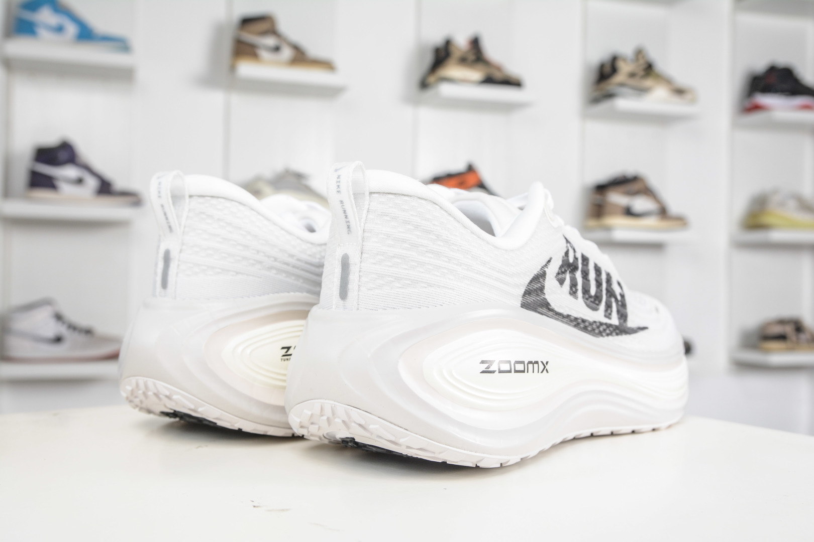 180 X版 Nike Air Zoom Vomero PLUS 全新科技提前原鞋开发 运动跑鞋 IH2268-100-Chinese UA Cheap High Quatity Brand Clothes Bags handbags Sneakers wholesale wholesaler seller from China Factory suppliers Fashion Clothing Shoes best Quality Beautiful Price 180 X版 Nike Air Zoom Vomero PLUS 全新科技提前原鞋开发 运动跑鞋 IH2268-100