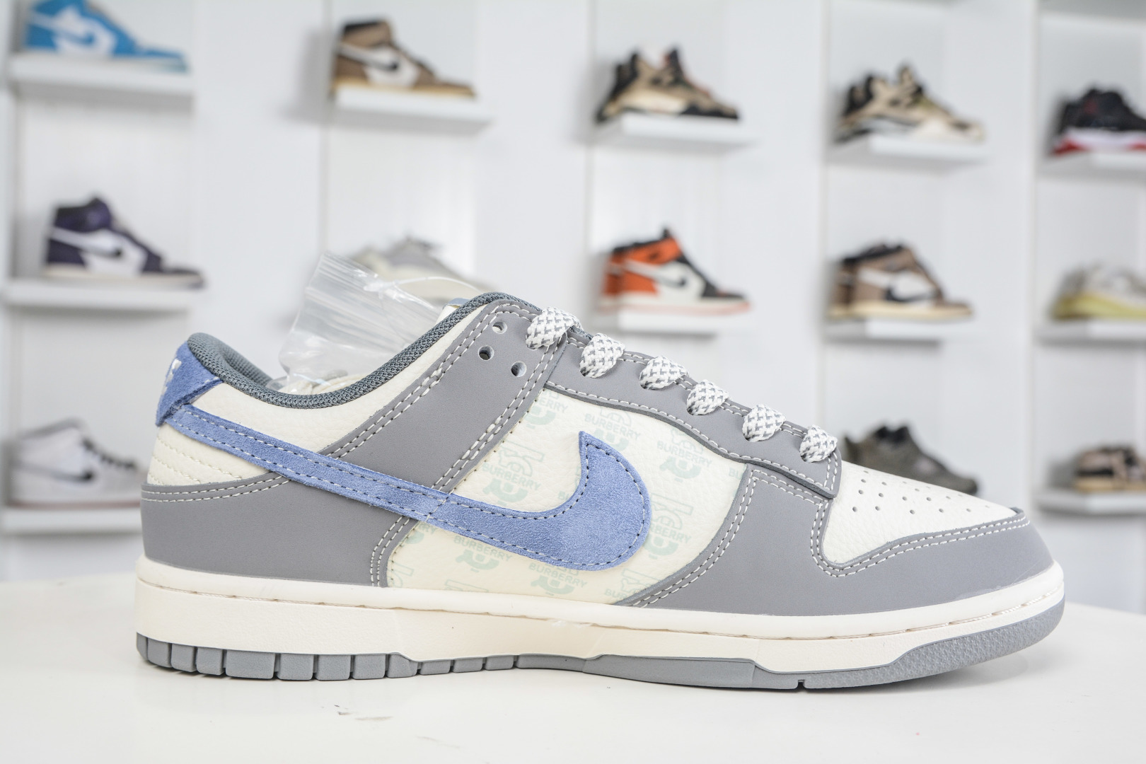 270 Nike SB Dunk Low x Burberry 巴宝莉联名-白灰蓝 JP1628-035-Chinese UA Cheap High Quatity Brand Clothes Bags handbags Sneakers wholesale wholesaler seller from China Factory suppliers Fashion Clothing Shoes best Quality Beautiful Price 270 Nike SB Dunk Low x Burberry 巴宝莉联名-白灰蓝 JP1628-035