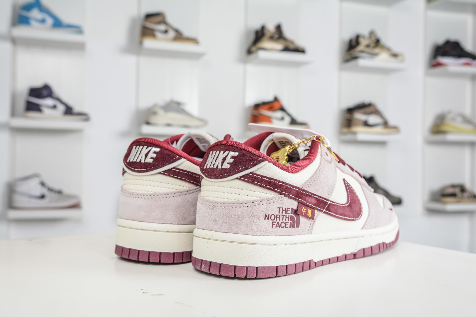 270 Nike SB Dunk Low x The North Face 北面联名马年限定-猪八红 DN3168-016