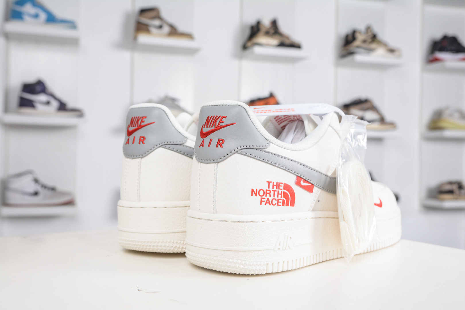 260 The North Face x NIke Air Force 1 北面联名-米灰红标 MM3399-802-Chinese UA Cheap High Quatity Brand Clothes Bags handbags Sneakers wholesale wholesaler seller from China Factory suppliers Fashion Clothing Shoes best Quality Beautiful Price 260 The North Face x NIke Air Force 1 北面联名-米灰红标 MM3399-802