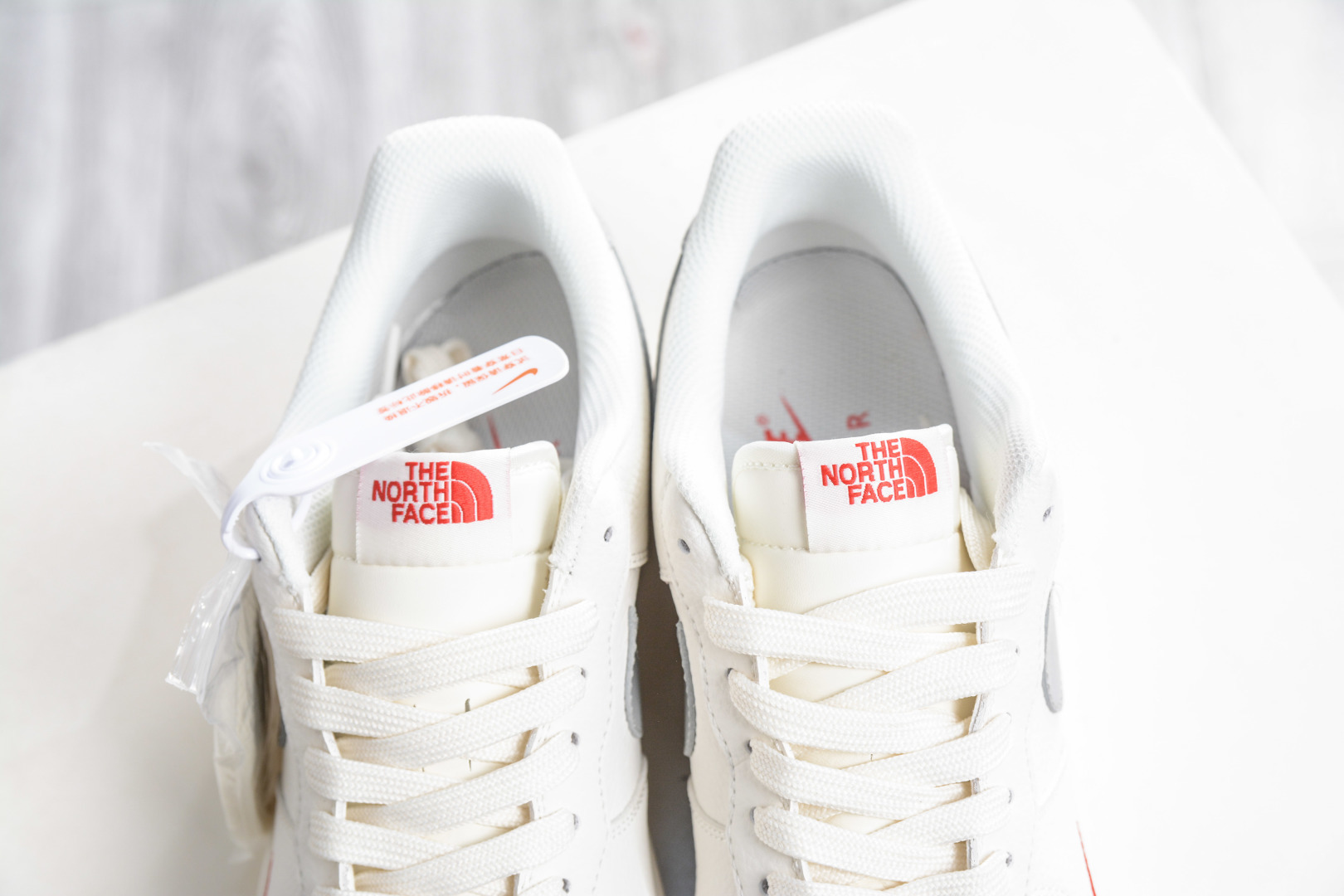 260 The North Face x NIke Air Force 1 北面联名-米灰红标 MM3399-802-Chinese UA Cheap High Quatity Brand Clothes Bags handbags Sneakers wholesale wholesaler seller from China Factory suppliers Fashion Clothing Shoes best Quality Beautiful Price 260 The North Face x NIke Air Force 1 北面联名-米灰红标 MM3399-802