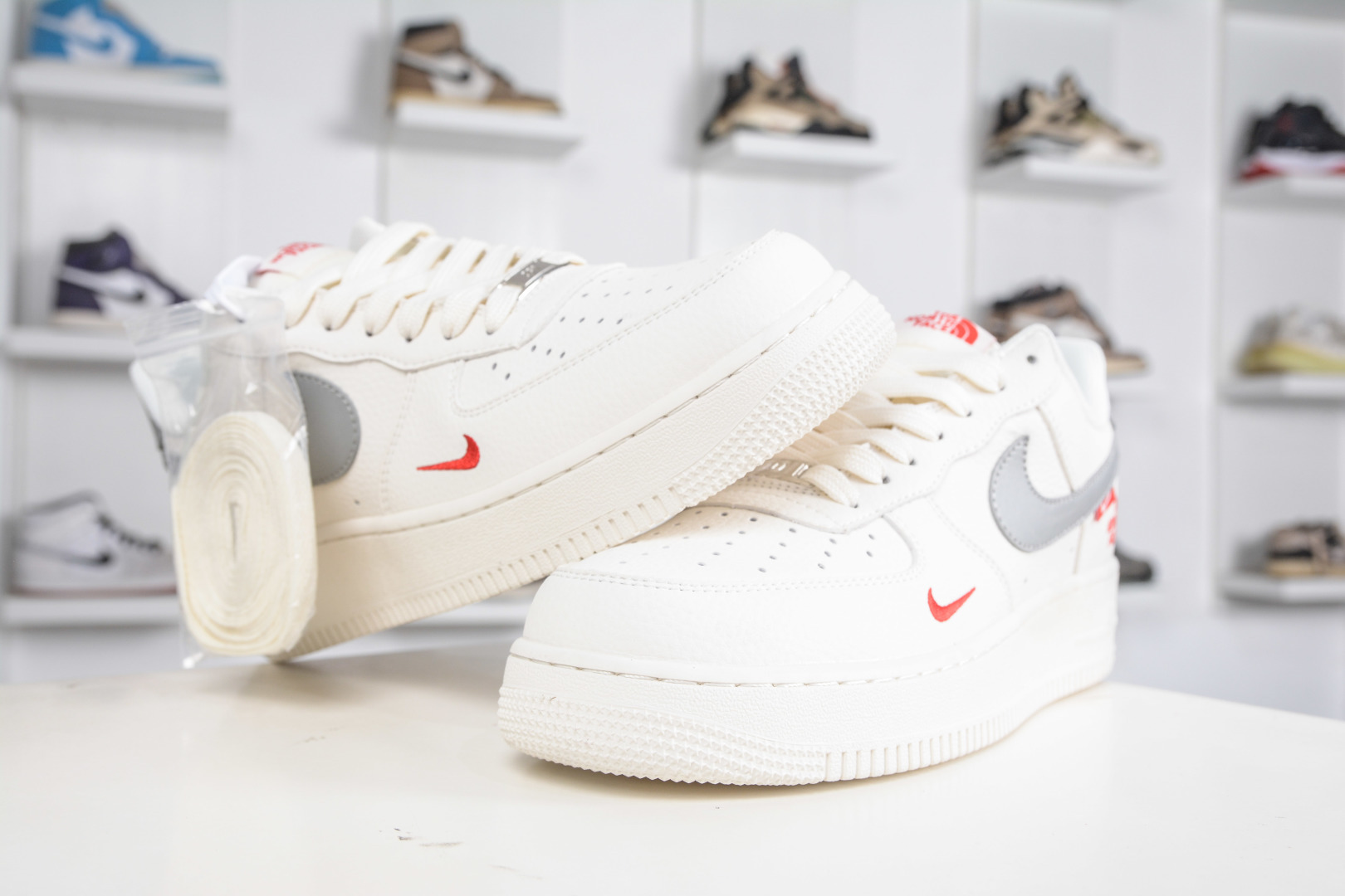 260 The North Face x NIke Air Force 1 北面联名-米灰红标 MM3399-802-Chinese UA Cheap High Quatity Brand Clothes Bags handbags Sneakers wholesale wholesaler seller from China Factory suppliers Fashion Clothing Shoes best Quality Beautiful Price 260 The North Face x NIke Air Force 1 北面联名-米灰红标 MM3399-802