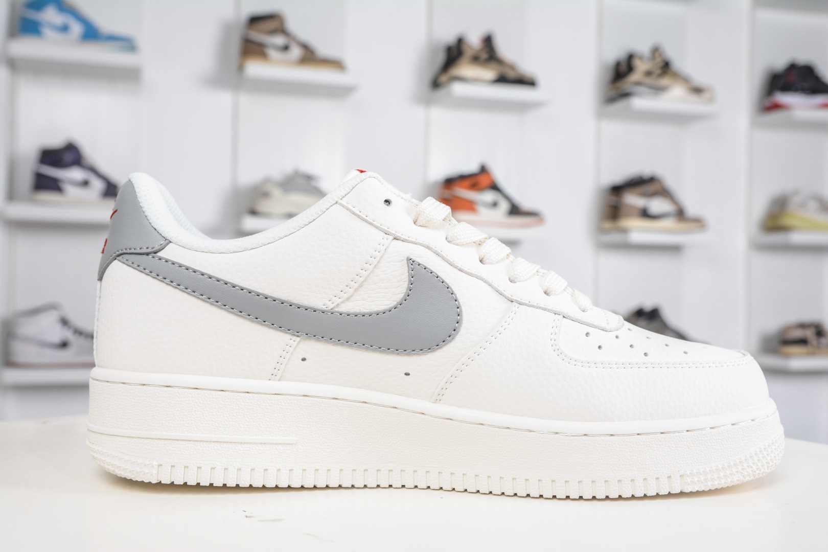 260 The North Face x NIke Air Force 1 北面联名-米灰红标 MM3399-802-Chinese UA Cheap High Quatity Brand Clothes Bags handbags Sneakers wholesale wholesaler seller from China Factory suppliers Fashion Clothing Shoes best Quality Beautiful Price 260 The North Face x NIke Air Force 1 北面联名-米灰红标 MM3399-802