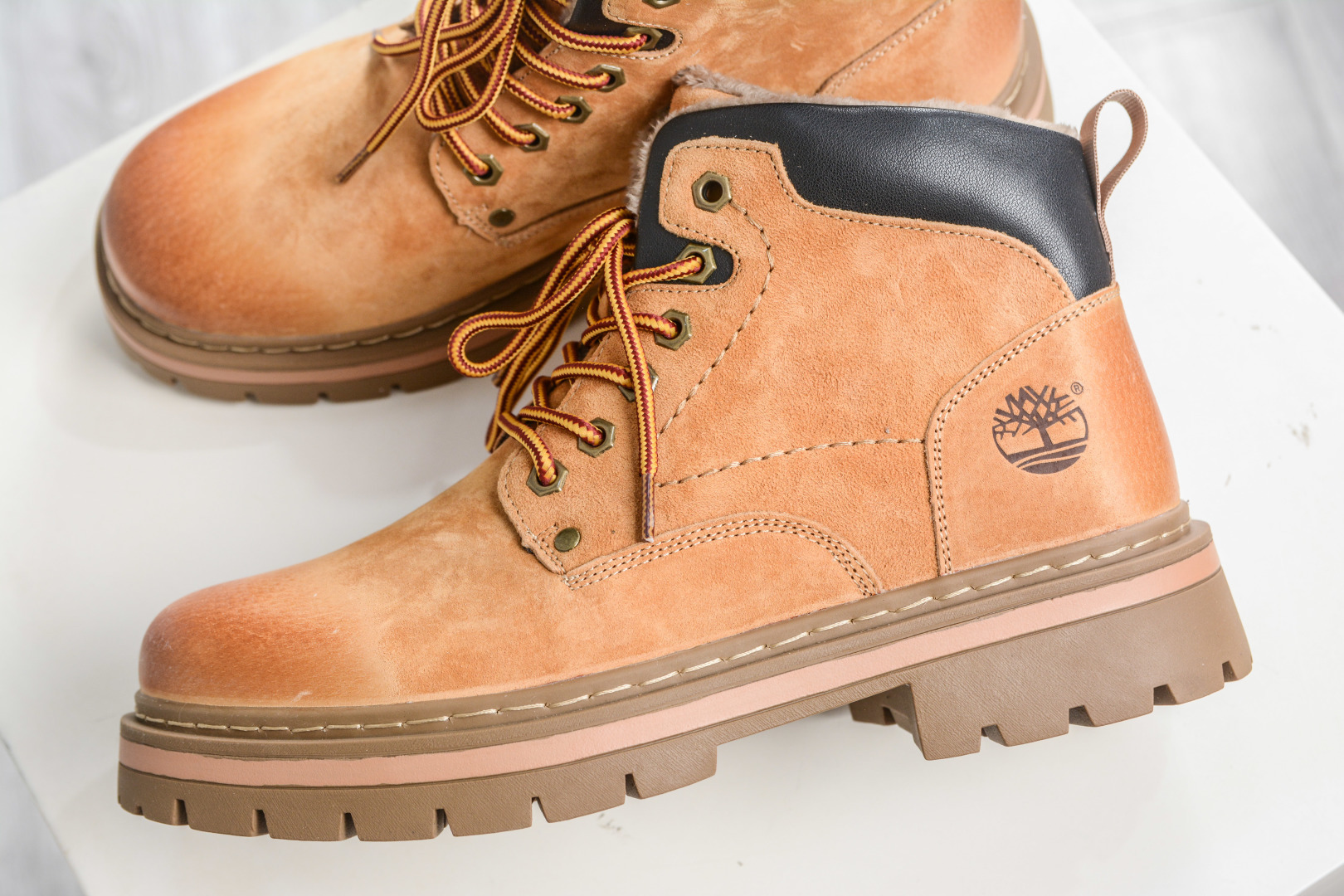 230 新年福利特价 Timberland添柏岚/天伯伦 秋冬新品(毛绒内里保暖锁热)秋冬必备户外休闲大黄靴系列-Chinese UA Cheap High Quatity Brand Clothes Bags handbags Sneakers wholesale wholesaler seller from China Factory suppliers Fashion Clothing Shoes best Quality Beautiful Price 230 新年福利特价 Timberland添柏岚/天伯伦 秋冬新品(毛绒内里保暖锁热)秋冬必备户外休闲大黄靴系列