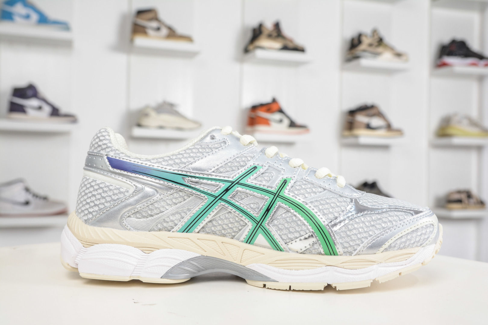 200 Asics Gel-Cumulus 16 亚瑟士复古时尚缓震运动跑步鞋 1203A990-100-Chinese UA Cheap High Quatity Brand Clothes Bags handbags Sneakers wholesale wholesaler seller from China Factory suppliers Fashion Clothing Shoes best Quality Beautiful Price 200 Asics Gel-Cumulus 16 亚瑟士复古时尚缓震运动跑步鞋 1203A990-100