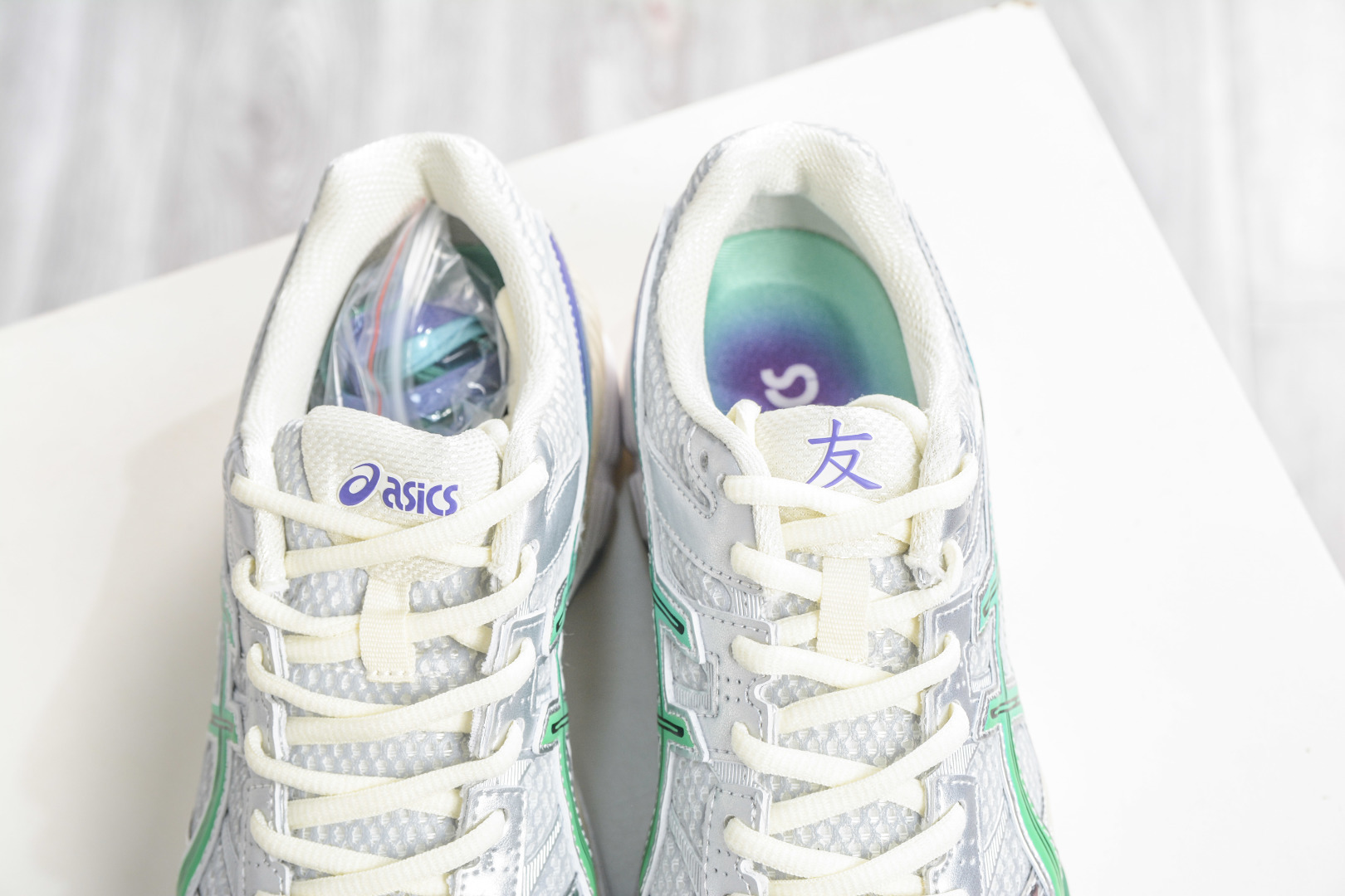 200 Asics Gel-Cumulus 16 亚瑟士复古时尚缓震运动跑步鞋 1203A990-100-Chinese UA Cheap High Quatity Brand Clothes Bags handbags Sneakers wholesale wholesaler seller from China Factory suppliers Fashion Clothing Shoes best Quality Beautiful Price 200 Asics Gel-Cumulus 16 亚瑟士复古时尚缓震运动跑步鞋 1203A990-100