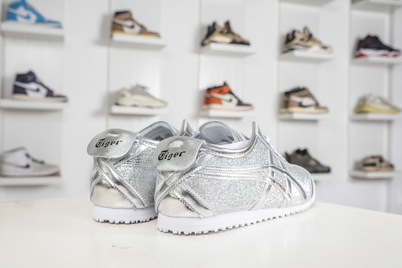140 Asics 鬼冢虎 Mexico 66 VIN 印尼厂Oem原单材料 1183C480-021-Chinese UA Cheap High Quatity Brand Clothes Bags handbags Sneakers wholesale wholesaler seller from China Factory suppliers Fashion Clothing Shoes best Quality Beautiful Price 140 Asics 鬼冢虎 Mexico 66 VIN 印尼厂Oem原单材料 1183C480-021