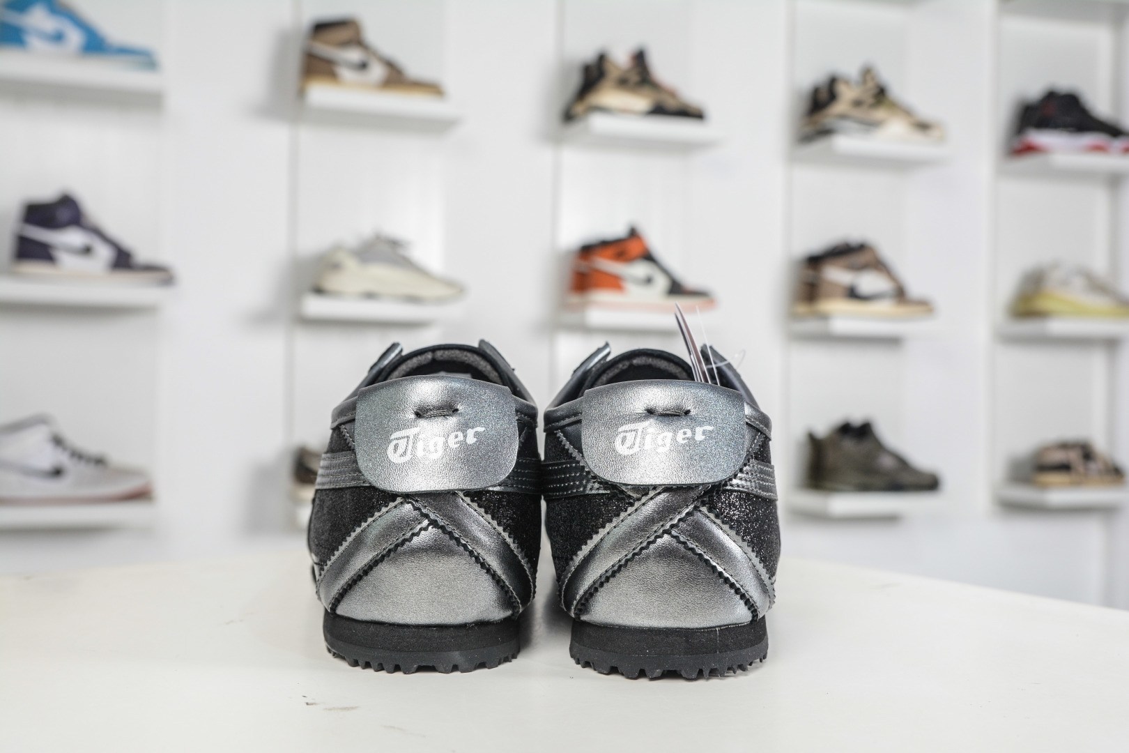 140 Asics 鬼冢虎 Mexico 66 VIN 印尼厂Oem原单材料 1183C480-001-Chinese UA Cheap High Quatity Brand Clothes Bags handbags Sneakers wholesale wholesaler seller from China Factory suppliers Fashion Clothing Shoes best Quality Beautiful Price 140 Asics 鬼冢虎 Mexico 66 VIN 印尼厂Oem原单材料 1183C480-001