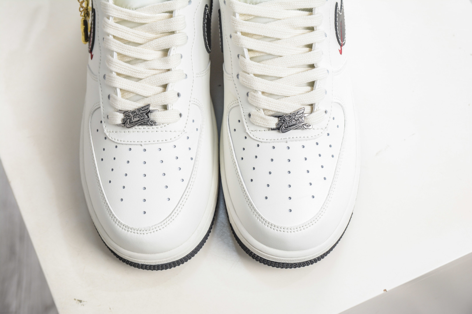 260 NIke Air Force 1 '07 Low 马年限定 经典黑飞马 DD1982-347-Chinese UA Cheap High Quatity Brand Clothes Bags handbags Sneakers wholesale wholesaler seller from China Factory suppliers Fashion Clothing Shoes best Quality Beautiful Price 260 NIke Air Force 1 '07 Low 马年限定 经典黑飞马 DD1982-347