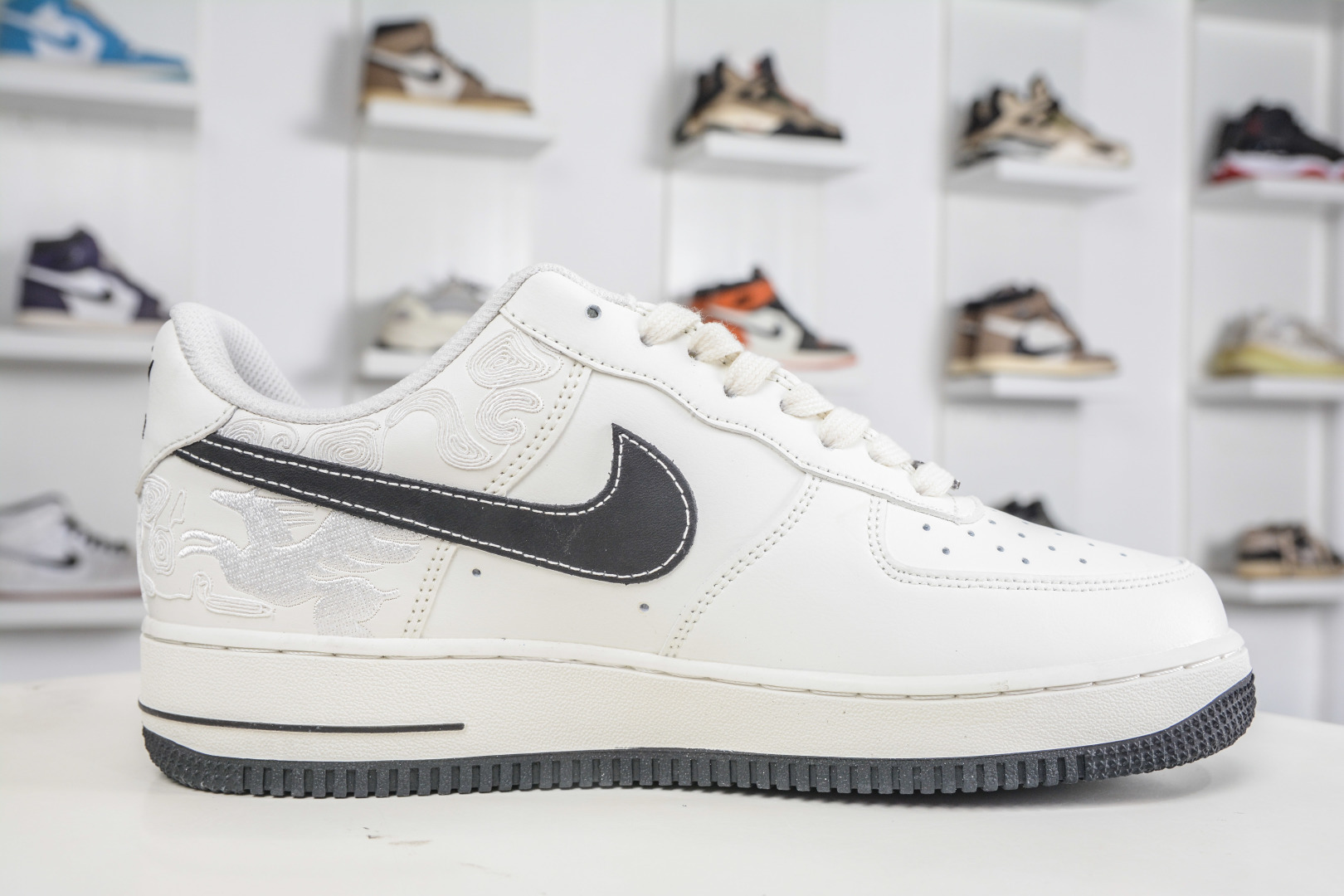 260 NIke Air Force 1 '07 Low 马年限定 经典黑飞马 DD1982-347-Chinese UA Cheap High Quatity Brand Clothes Bags handbags Sneakers wholesale wholesaler seller from China Factory suppliers Fashion Clothing Shoes best Quality Beautiful Price 260 NIke Air Force 1 '07 Low 马年限定 经典黑飞马 DD1982-347
