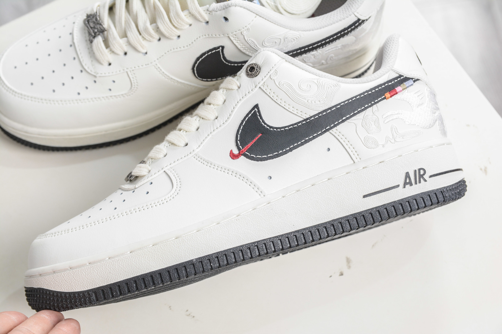 260 NIke Air Force 1 '07 Low 马年限定 经典黑飞马 DD1982-347-Chinese UA Cheap High Quatity Brand Clothes Bags handbags Sneakers wholesale wholesaler seller from China Factory suppliers Fashion Clothing Shoes best Quality Beautiful Price 260 NIke Air Force 1 '07 Low 马年限定 经典黑飞马 DD1982-347
