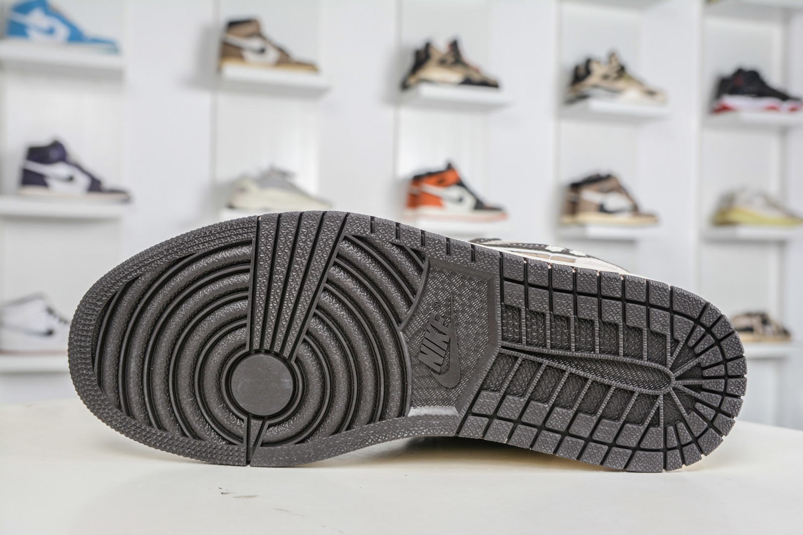 270 Nike Air Jordan 1 Low x Fragment design 闪电联名-灰棕黑 LR8888-018-Chinese UA Cheap High Quatity Brand Clothes Bags handbags Sneakers wholesale wholesaler seller from China Factory suppliers Fashion Clothing Shoes best Quality Beautiful Price 270 Nike Air Jordan 1 Low x Fragment design 闪电联名-灰棕黑 LR8888-018