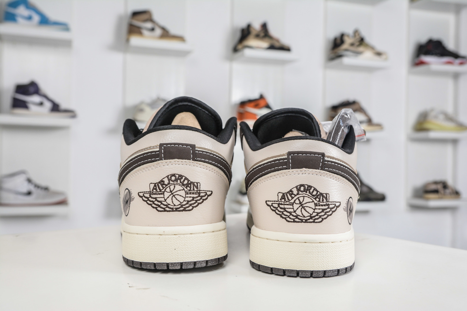 270 Nike Air Jordan 1 Low x Fragment design 闪电联名-灰棕黑 LR8888-018-Chinese UA Cheap High Quatity Brand Clothes Bags handbags Sneakers wholesale wholesaler seller from China Factory suppliers Fashion Clothing Shoes best Quality Beautiful Price 270 Nike Air Jordan 1 Low x Fragment design 闪电联名-灰棕黑 LR8888-018