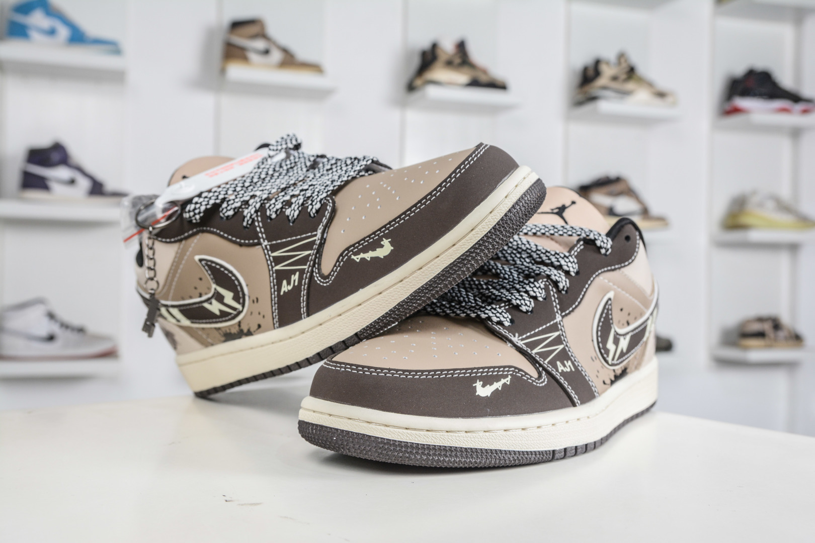 270 Nike Air Jordan 1 Low x Fragment design 闪电联名-灰棕黑 LR8888-018-Chinese UA Cheap High Quatity Brand Clothes Bags handbags Sneakers wholesale wholesaler seller from China Factory suppliers Fashion Clothing Shoes best Quality Beautiful Price 270 Nike Air Jordan 1 Low x Fragment design 闪电联名-灰棕黑 LR8888-018