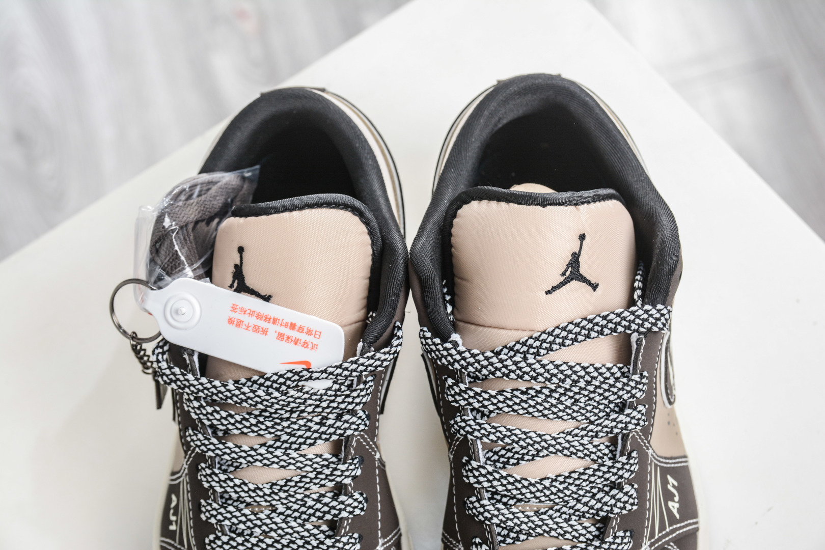 270 Nike Air Jordan 1 Low x Fragment design 闪电联名-灰棕黑 LR8888-018-Chinese UA Cheap High Quatity Brand Clothes Bags handbags Sneakers wholesale wholesaler seller from China Factory suppliers Fashion Clothing Shoes best Quality Beautiful Price 270 Nike Air Jordan 1 Low x Fragment design 闪电联名-灰棕黑 LR8888-018