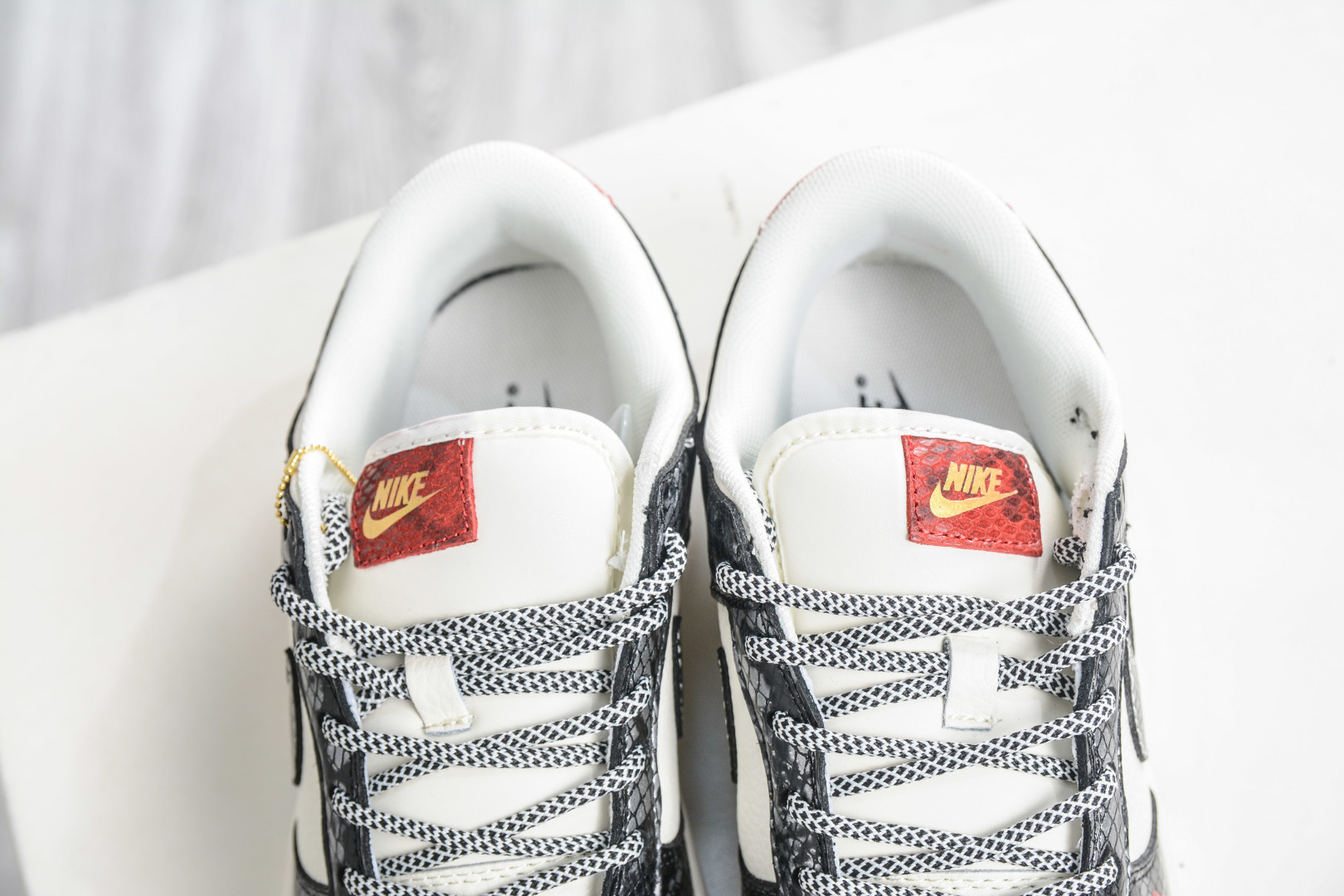 270 Nike SB Dunk Low 马年限定-白黑蛇纹 YX5066-C93-Chinese UA Cheap High Quatity Brand Clothes Bags handbags Sneakers wholesale wholesaler seller from China Factory suppliers Fashion Clothing Shoes best Quality Beautiful Price 270 Nike SB Dunk Low 马年限定-白黑蛇纹 YX5066-C93