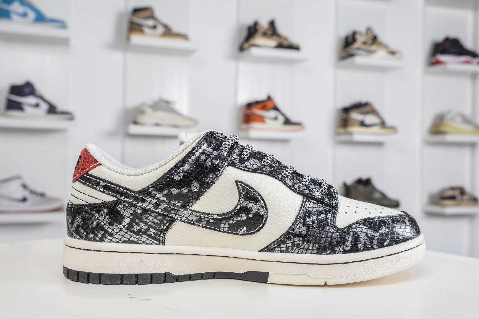 270 Nike SB Dunk Low 马年限定-白黑蛇纹 YX5066-C93-Chinese UA Cheap High Quatity Brand Clothes Bags handbags Sneakers wholesale wholesaler seller from China Factory suppliers Fashion Clothing Shoes best Quality Beautiful Price 270 Nike SB Dunk Low 马年限定-白黑蛇纹 YX5066-C93
