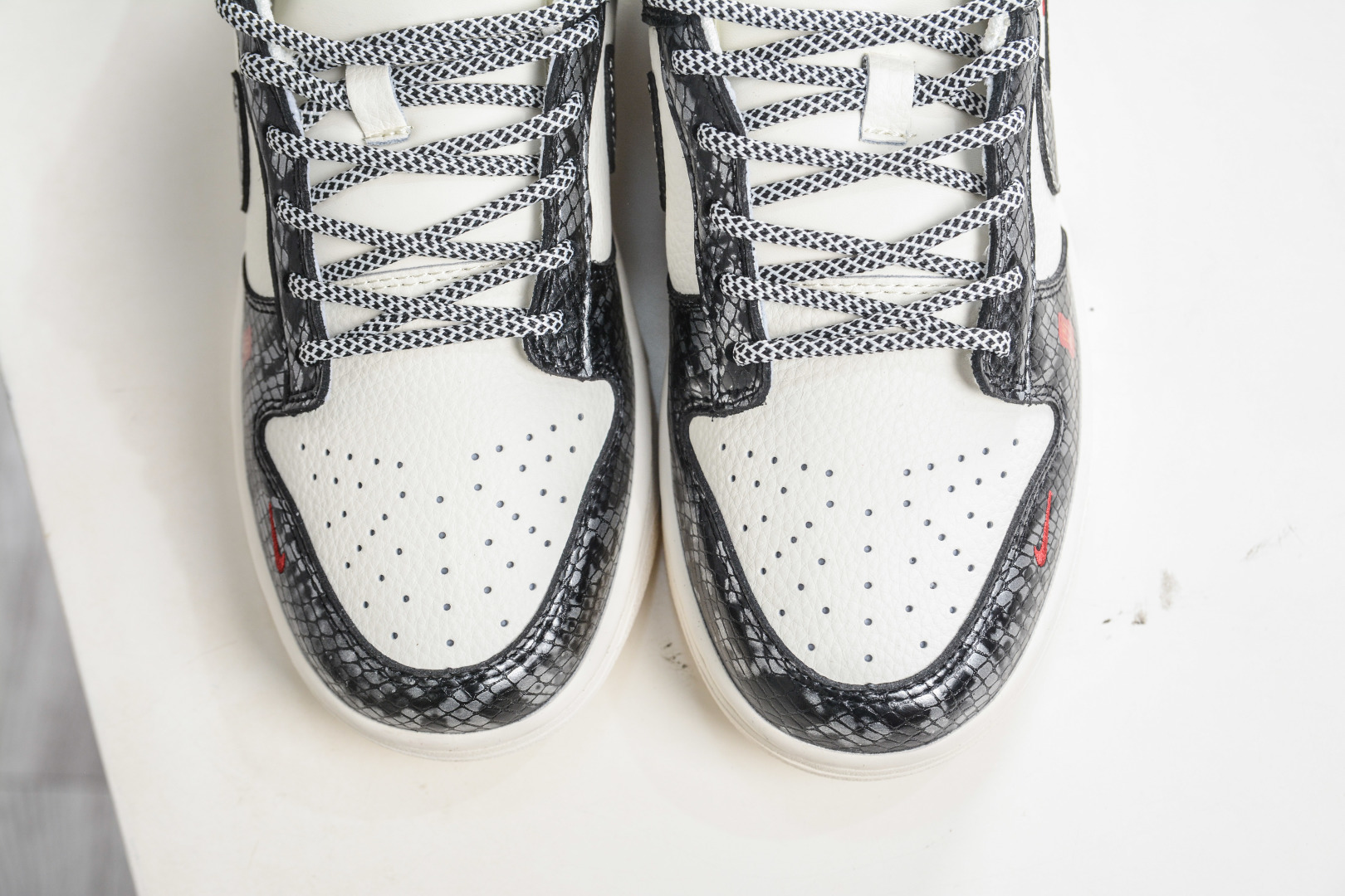 270 Nike SB Dunk Low 马年限定-白黑蛇纹 YX5066-C93-Chinese UA Cheap High Quatity Brand Clothes Bags handbags Sneakers wholesale wholesaler seller from China Factory suppliers Fashion Clothing Shoes best Quality Beautiful Price 270 Nike SB Dunk Low 马年限定-白黑蛇纹 YX5066-C93