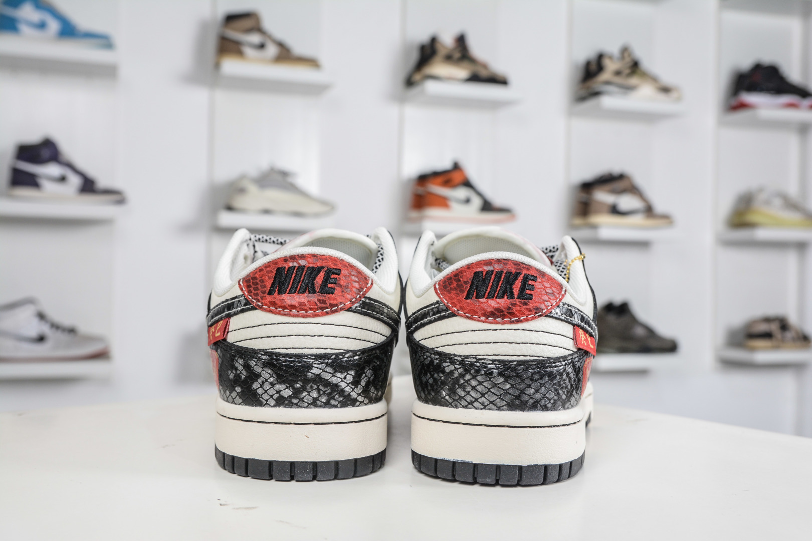 270 Nike SB Dunk Low 马年限定-白黑蛇纹 YX5066-C93-Chinese UA Cheap High Quatity Brand Clothes Bags handbags Sneakers wholesale wholesaler seller from China Factory suppliers Fashion Clothing Shoes best Quality Beautiful Price 270 Nike SB Dunk Low 马年限定-白黑蛇纹 YX5066-C93