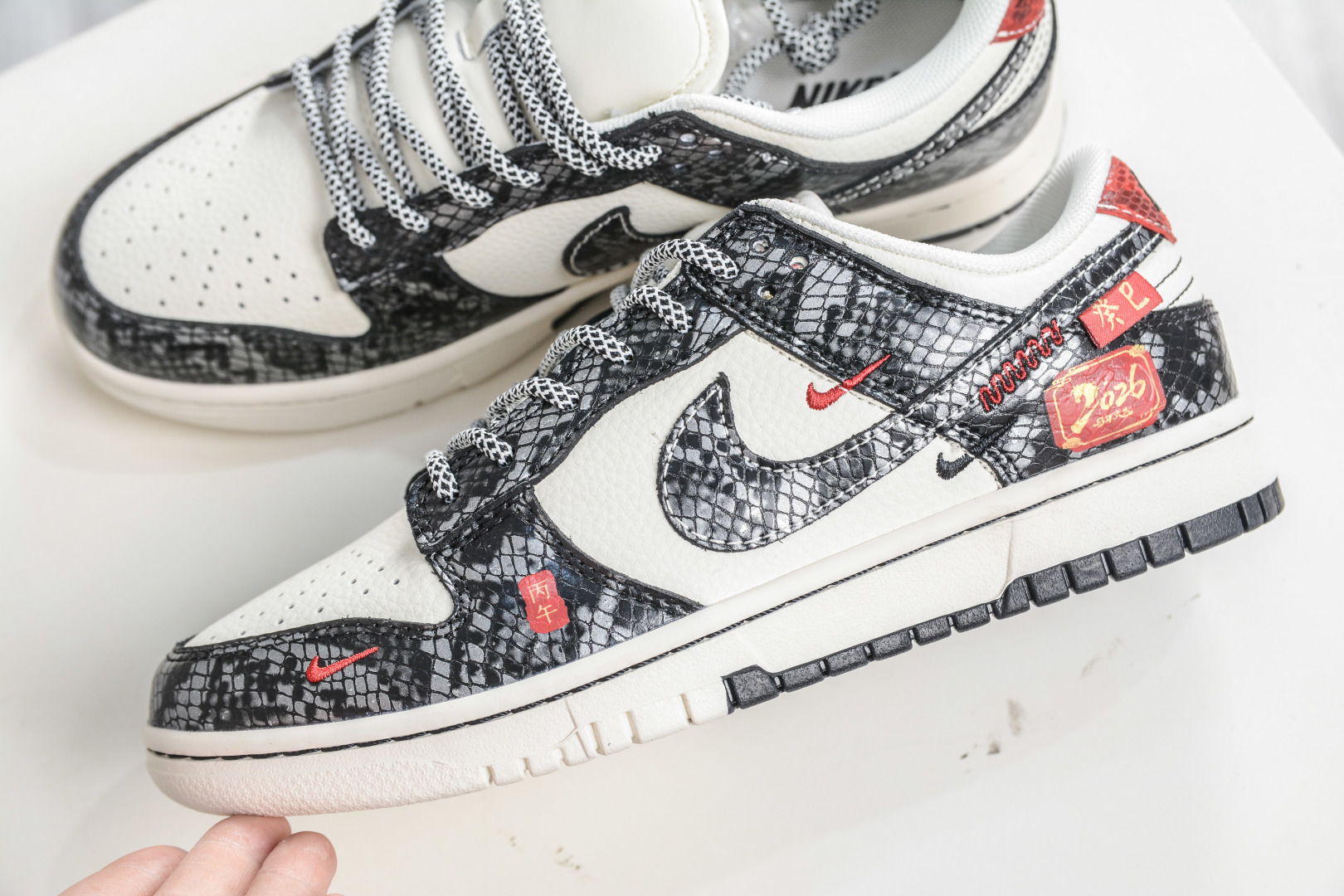 270 Nike SB Dunk Low 马年限定-白黑蛇纹 YX5066-C93-Chinese UA Cheap High Quatity Brand Clothes Bags handbags Sneakers wholesale wholesaler seller from China Factory suppliers Fashion Clothing Shoes best Quality Beautiful Price 270 Nike SB Dunk Low 马年限定-白黑蛇纹 YX5066-C93