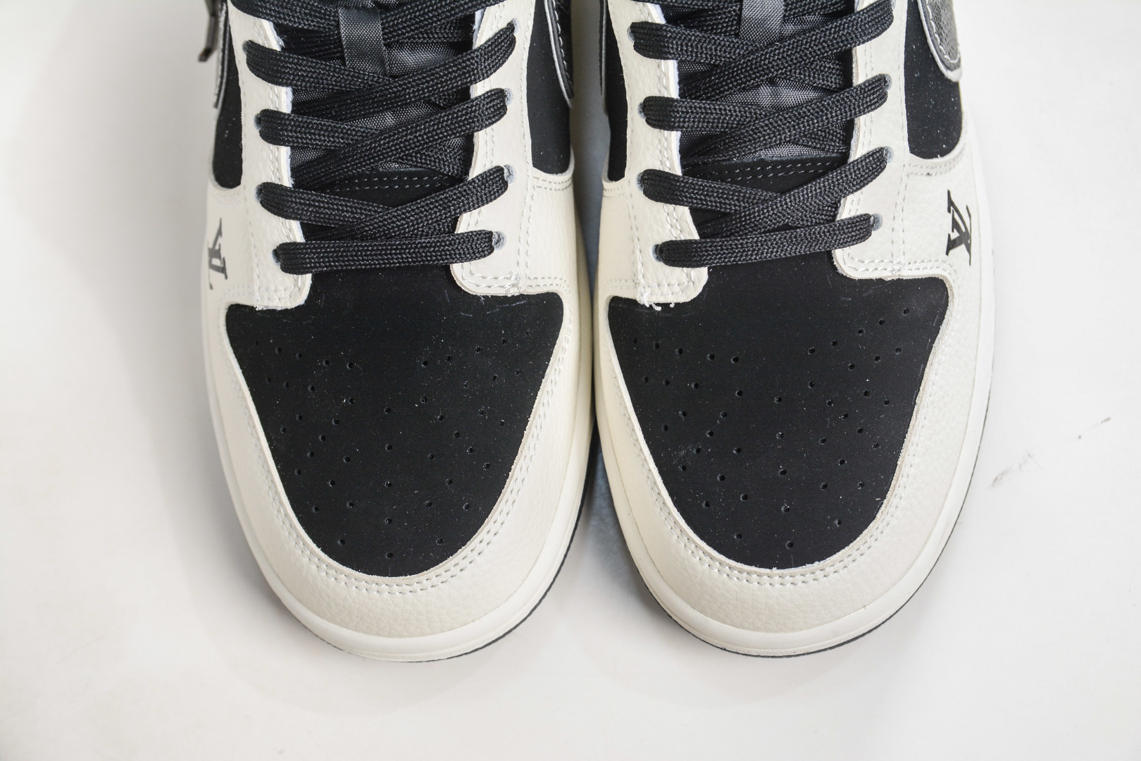 270 Nike SB Dunk Low x Louis Vuitton LV联名-米白黑 TX1688-004