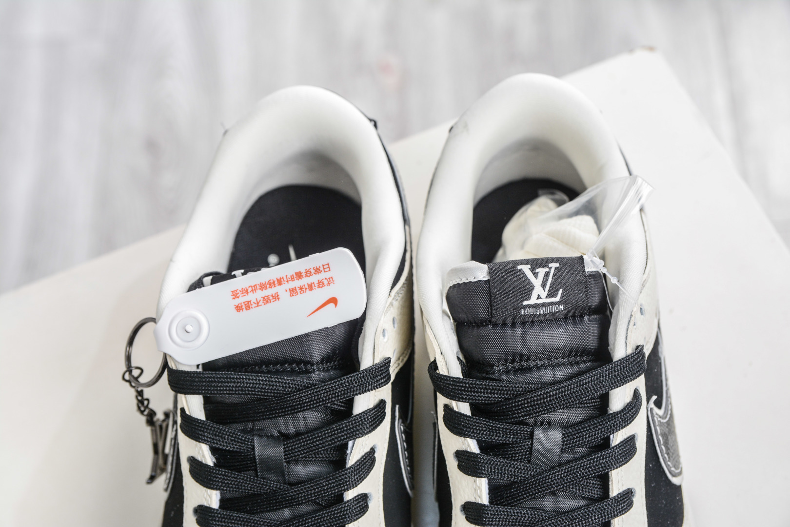 270 Nike SB Dunk Low x Louis Vuitton LV联名-米白黑 TX1688-004