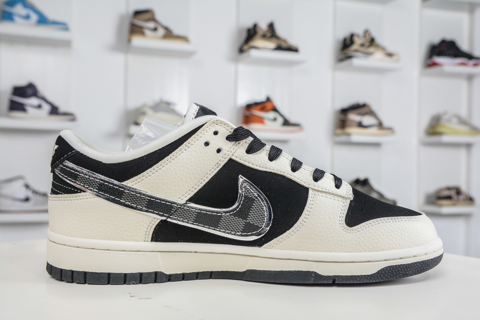 270 Nike SB Dunk Low x Louis Vuitton LV联名-米白黑 TX1688-004