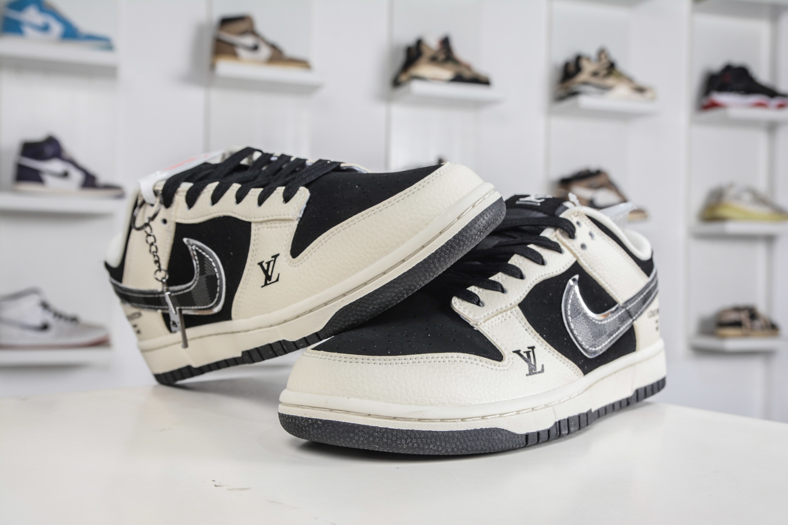 270 Nike SB Dunk Low x Louis Vuitton LV联名-米白黑 TX1688-004