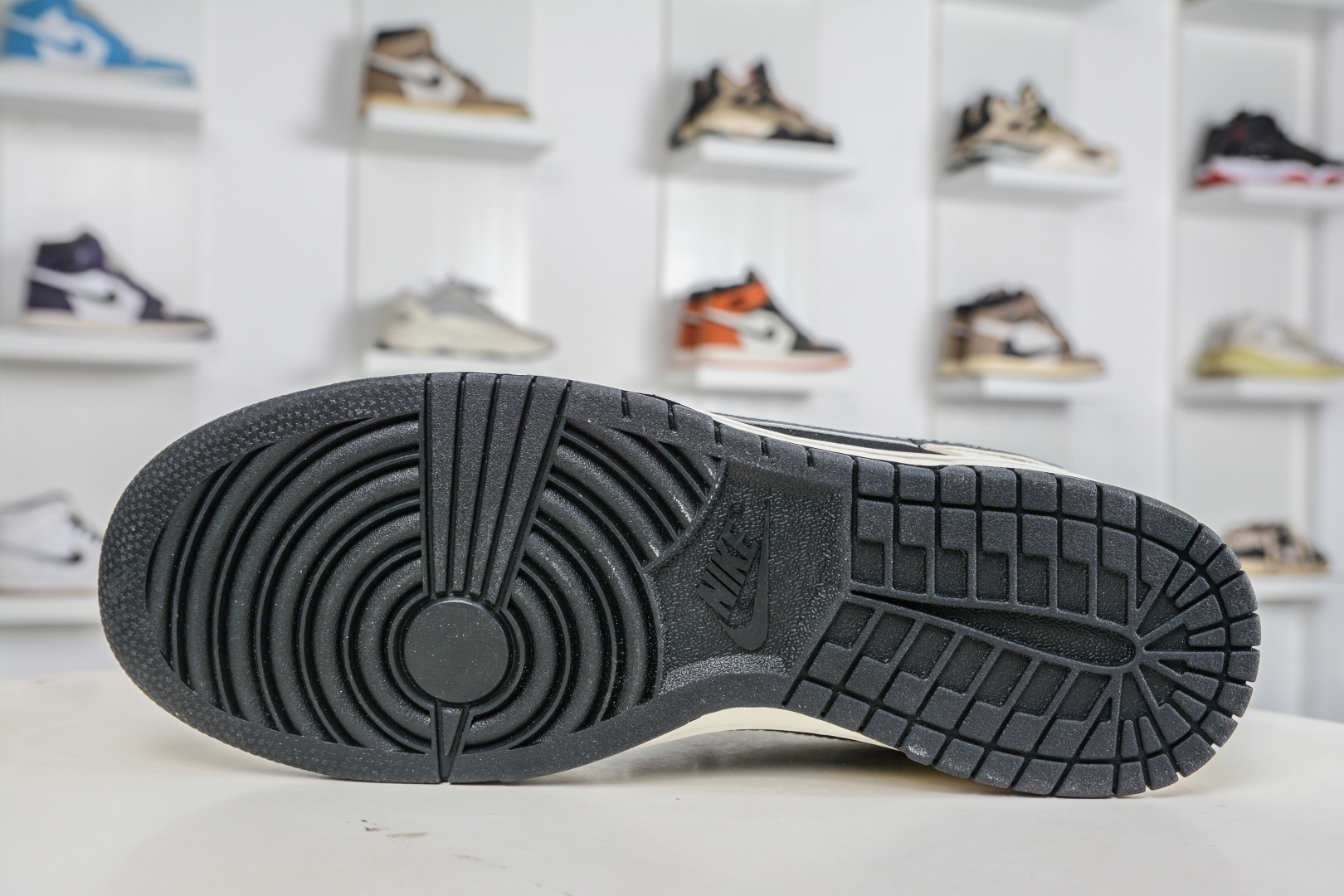 270 Nike SB Dunk Low x Louis Vuitton LV联名-米白黑 TX1688-004