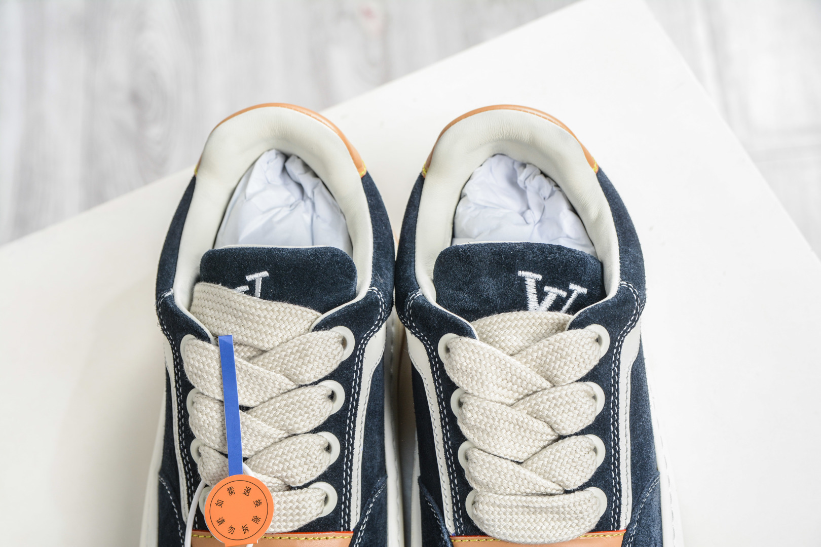 400 LOUIS VUITTON Tilted 系列|2026 早春全新上架 LV 路易威登 Tilted Low Sneakers 倾斜系列低帮复古休闲运动板鞋-Chinese UA Cheap High Quatity Brand Clothes Bags handbags Sneakers wholesale wholesaler seller from China Factory suppliers Fashion Clothing Shoes best Quality Beautiful Price 400 LOUIS VUITTON Tilted 系列|2026 早春全新上架 LV 路易威登 Tilted Low Sneakers 倾斜系列低帮复古休闲运动板鞋