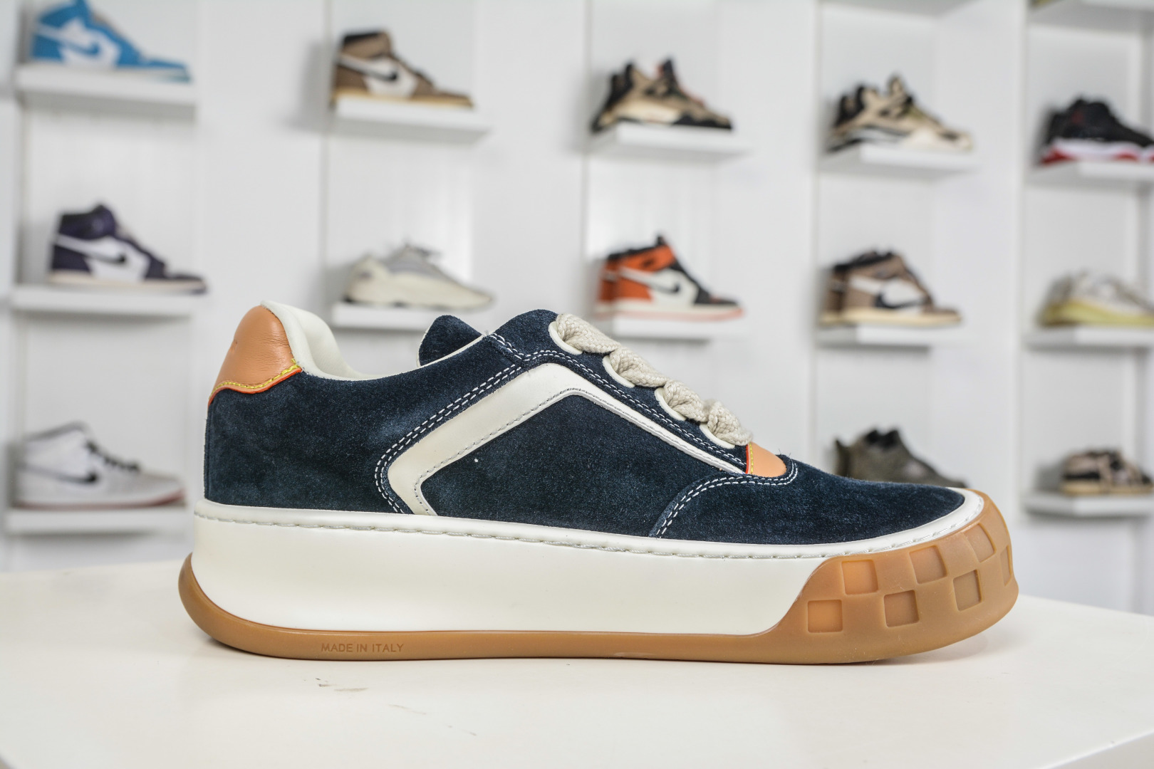 400 LOUIS VUITTON Tilted 系列|2026 早春全新上架 LV 路易威登 Tilted Low Sneakers 倾斜系列低帮复古休闲运动板鞋-Chinese UA Cheap High Quatity Brand Clothes Bags handbags Sneakers wholesale wholesaler seller from China Factory suppliers Fashion Clothing Shoes best Quality Beautiful Price 400 LOUIS VUITTON Tilted 系列|2026 早春全新上架 LV 路易威登 Tilted Low Sneakers 倾斜系列低帮复古休闲运动板鞋