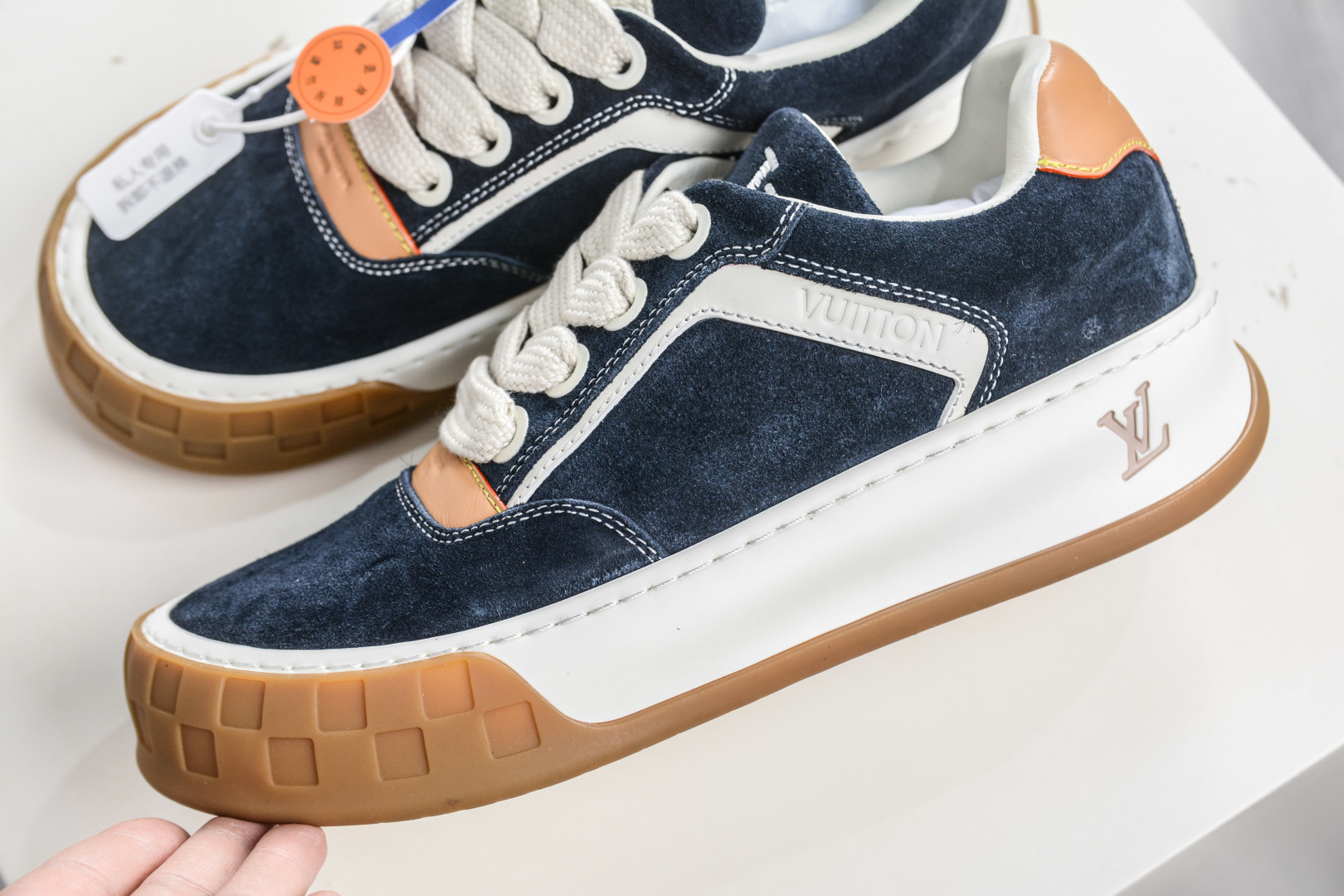 400 LOUIS VUITTON Tilted 系列|2026 早春全新上架 LV 路易威登 Tilted Low Sneakers 倾斜系列低帮复古休闲运动板鞋-Chinese UA Cheap High Quatity Brand Clothes Bags handbags Sneakers wholesale wholesaler seller from China Factory suppliers Fashion Clothing Shoes best Quality Beautiful Price 400 LOUIS VUITTON Tilted 系列|2026 早春全新上架 LV 路易威登 Tilted Low Sneakers 倾斜系列低帮复古休闲运动板鞋