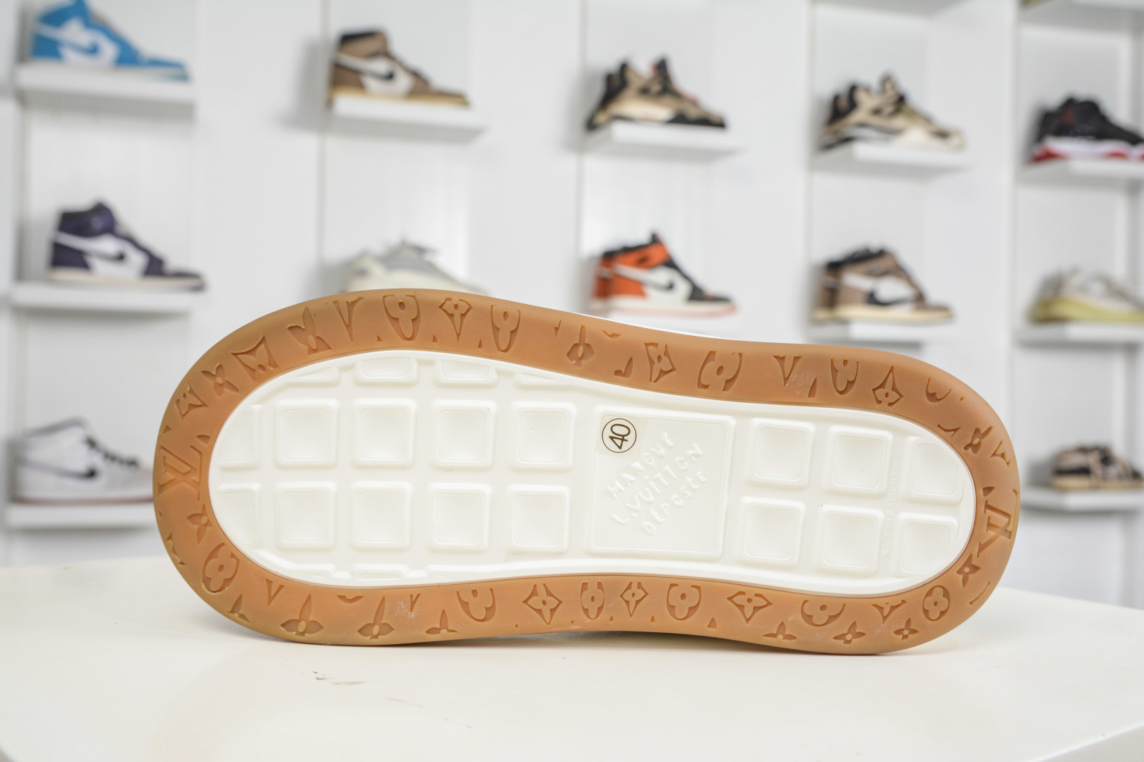 400 LOUIS VUITTON Tilted 系列|2026 早春全新上架 LV 路易威登 Tilted Low Sneakers 倾斜系列低帮复古休闲运动板鞋-Chinese UA Cheap High Quatity Brand Clothes Bags handbags Sneakers wholesale wholesaler seller from China Factory suppliers Fashion Clothing Shoes best Quality Beautiful Price 400 LOUIS VUITTON Tilted 系列|2026 早春全新上架 LV 路易威登 Tilted Low Sneakers 倾斜系列低帮复古休闲运动板鞋