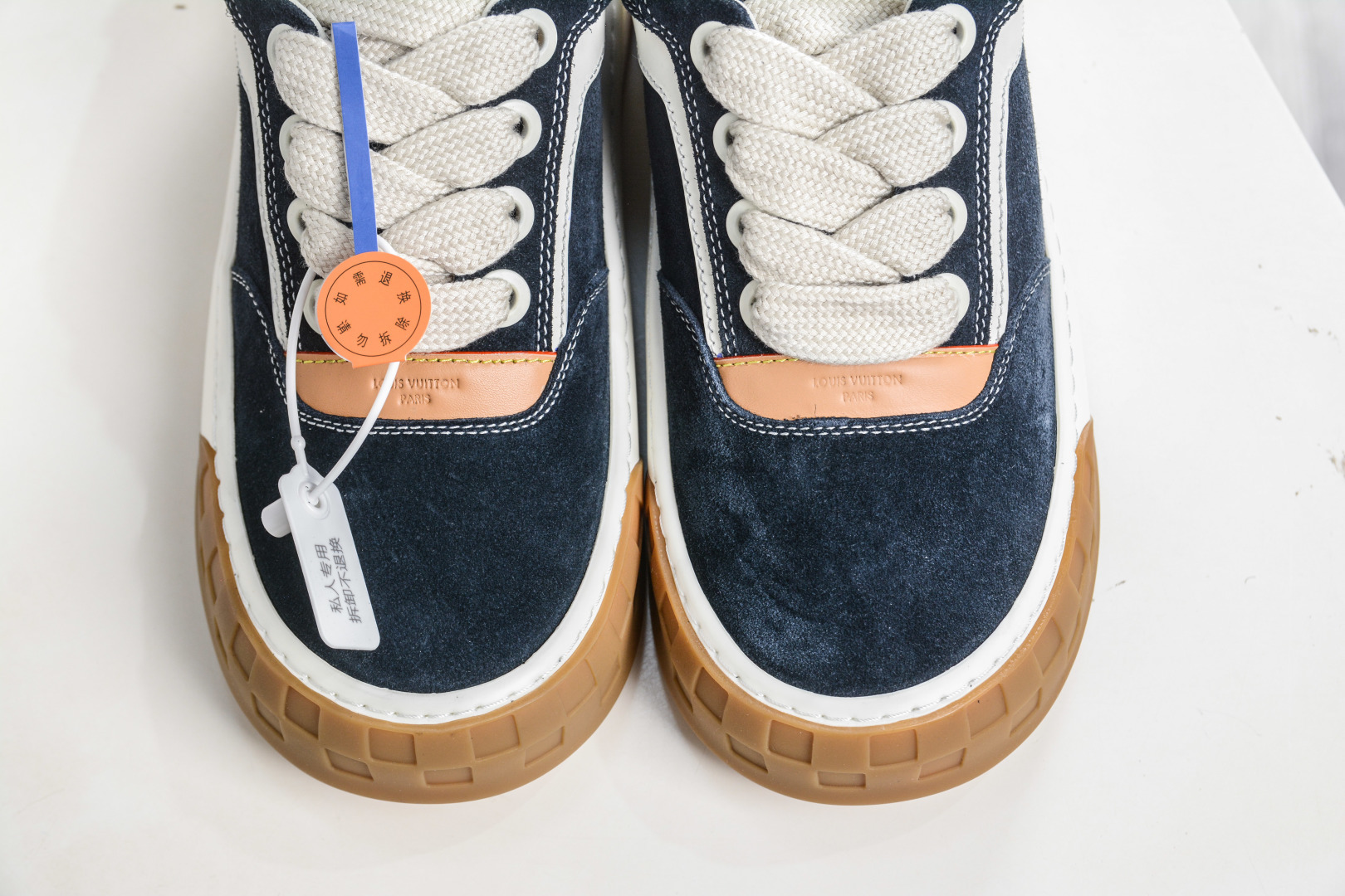 400 LOUIS VUITTON Tilted 系列|2026 早春全新上架 LV 路易威登 Tilted Low Sneakers 倾斜系列低帮复古休闲运动板鞋-Chinese UA Cheap High Quatity Brand Clothes Bags handbags Sneakers wholesale wholesaler seller from China Factory suppliers Fashion Clothing Shoes best Quality Beautiful Price 400 LOUIS VUITTON Tilted 系列|2026 早春全新上架 LV 路易威登 Tilted Low Sneakers 倾斜系列低帮复古休闲运动板鞋