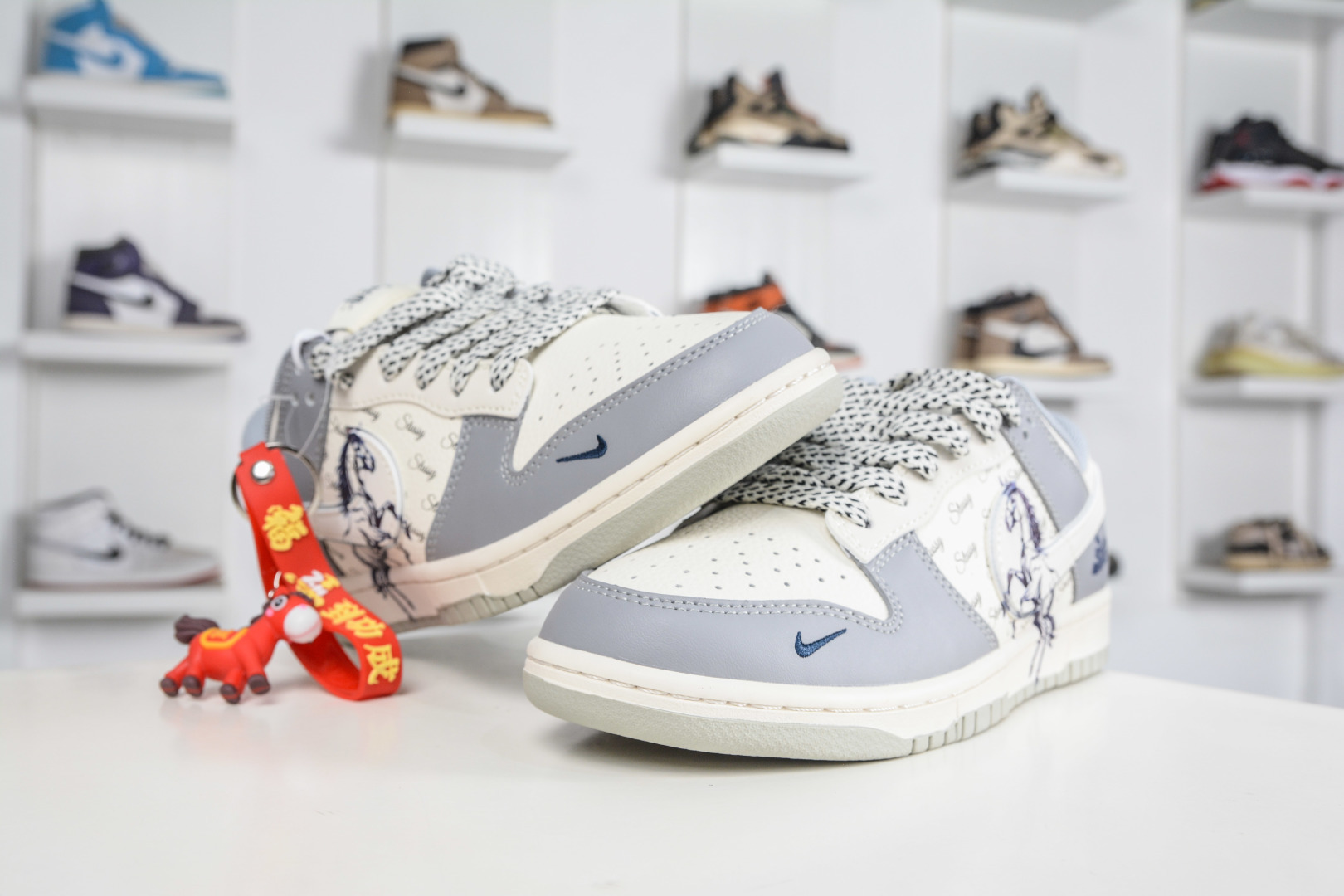 270 Nike SB Dunk Low X Stussy 斯图西马年限定联名—的卢马 SD6888-109-Chinese UA Cheap High Quatity Brand Clothes Bags handbags Sneakers wholesale wholesaler seller from China Factory suppliers Fashion Clothing Shoes best Quality Beautiful Price 270 Nike SB Dunk Low X Stussy 斯图西马年限定联名—的卢马 SD6888-109