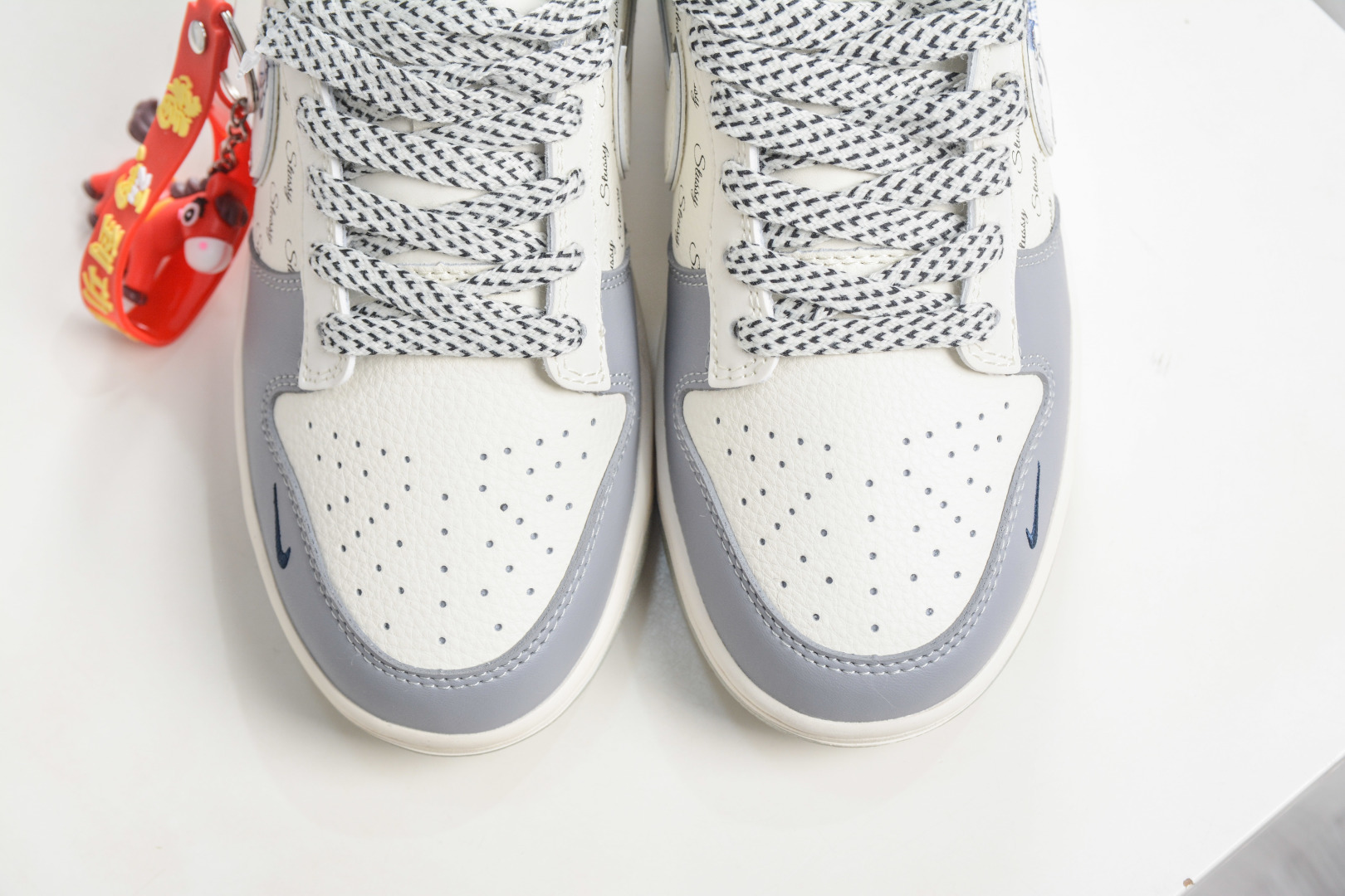 270 Nike SB Dunk Low X Stussy 斯图西马年限定联名—的卢马 SD6888-109-Chinese UA Cheap High Quatity Brand Clothes Bags handbags Sneakers wholesale wholesaler seller from China Factory suppliers Fashion Clothing Shoes best Quality Beautiful Price 270 Nike SB Dunk Low X Stussy 斯图西马年限定联名—的卢马 SD6888-109