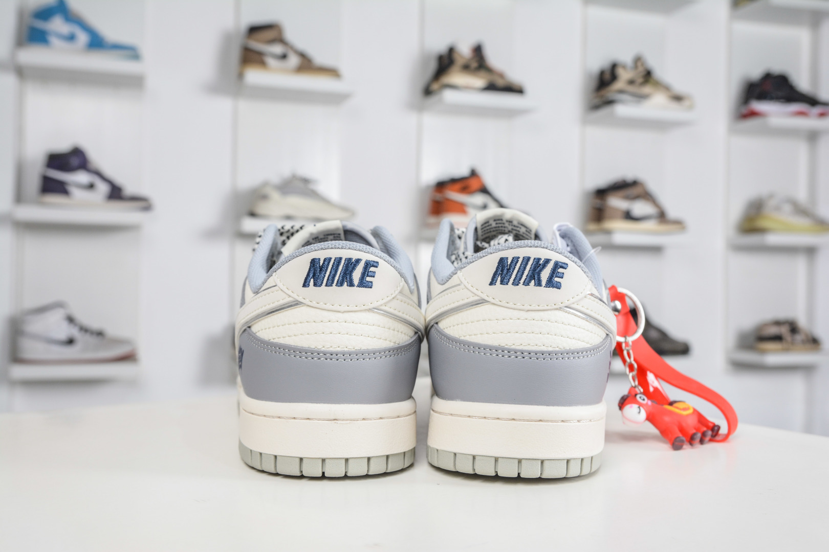 270 Nike SB Dunk Low X Stussy 斯图西马年限定联名—的卢马 SD6888-109-Chinese UA Cheap High Quatity Brand Clothes Bags handbags Sneakers wholesale wholesaler seller from China Factory suppliers Fashion Clothing Shoes best Quality Beautiful Price 270 Nike SB Dunk Low X Stussy 斯图西马年限定联名—的卢马 SD6888-109