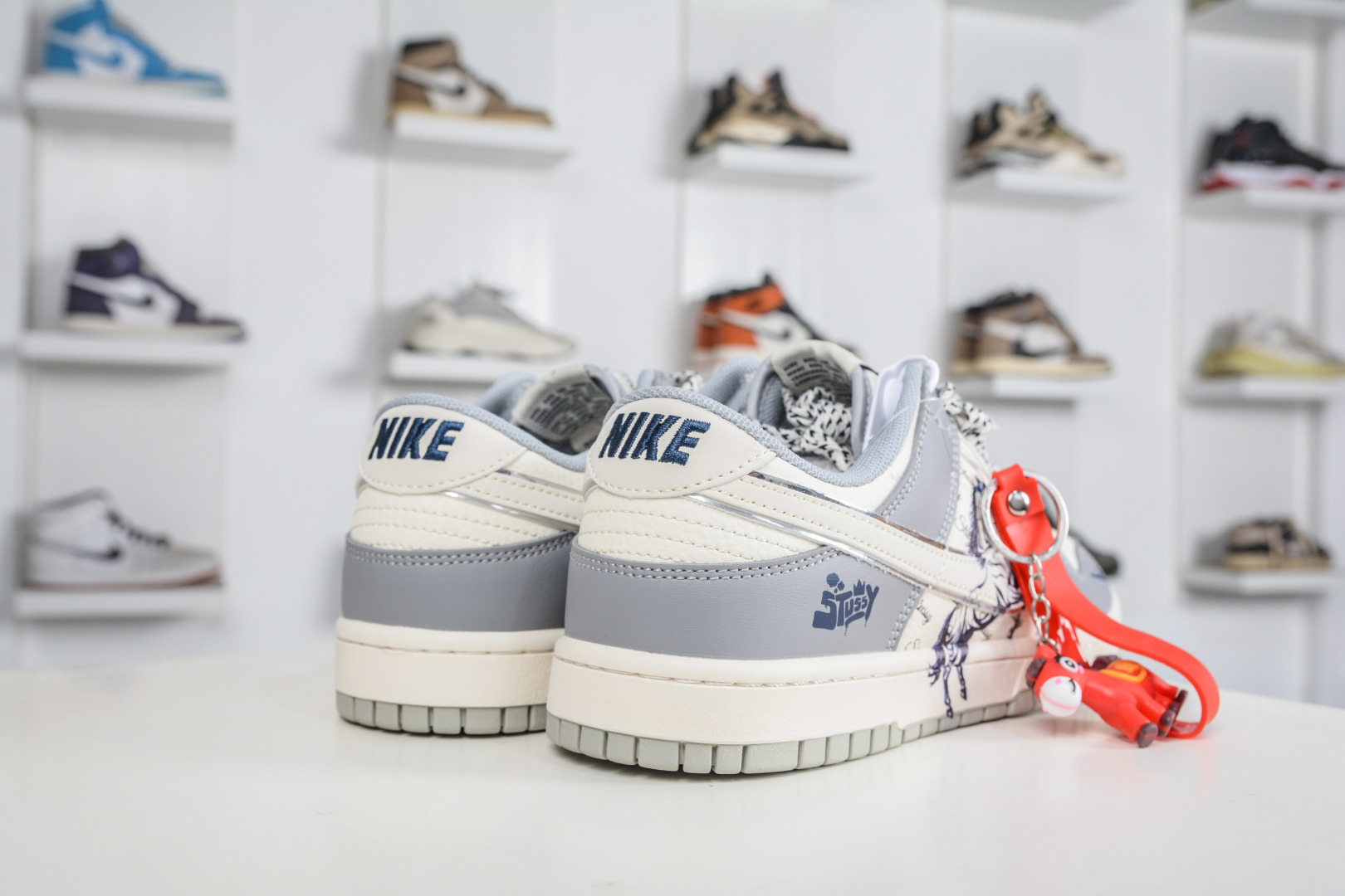 270 Nike SB Dunk Low X Stussy 斯图西马年限定联名—的卢马 SD6888-109-Chinese UA Cheap High Quatity Brand Clothes Bags handbags Sneakers wholesale wholesaler seller from China Factory suppliers Fashion Clothing Shoes best Quality Beautiful Price 270 Nike SB Dunk Low X Stussy 斯图西马年限定联名—的卢马 SD6888-109